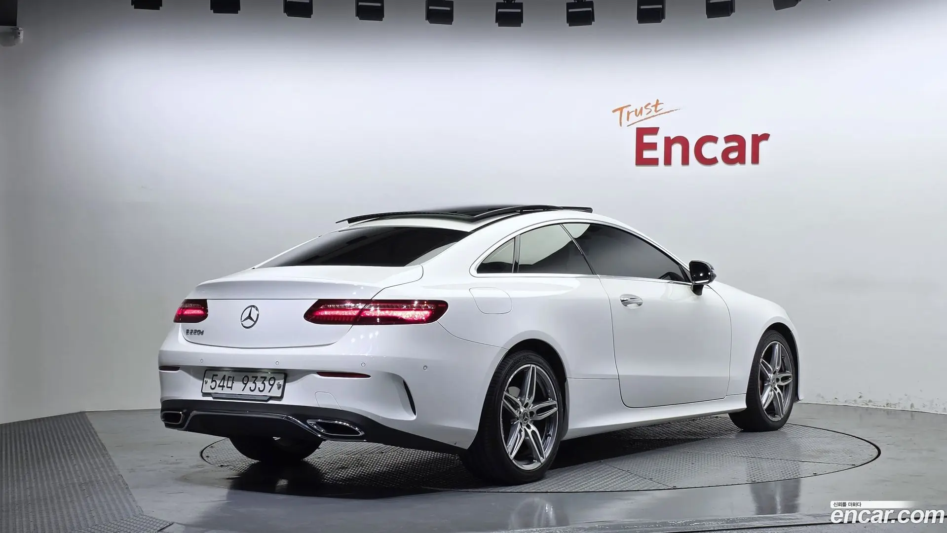 Main__Slider__Photo:E-Class Mercedes-Benz 2019.2-1