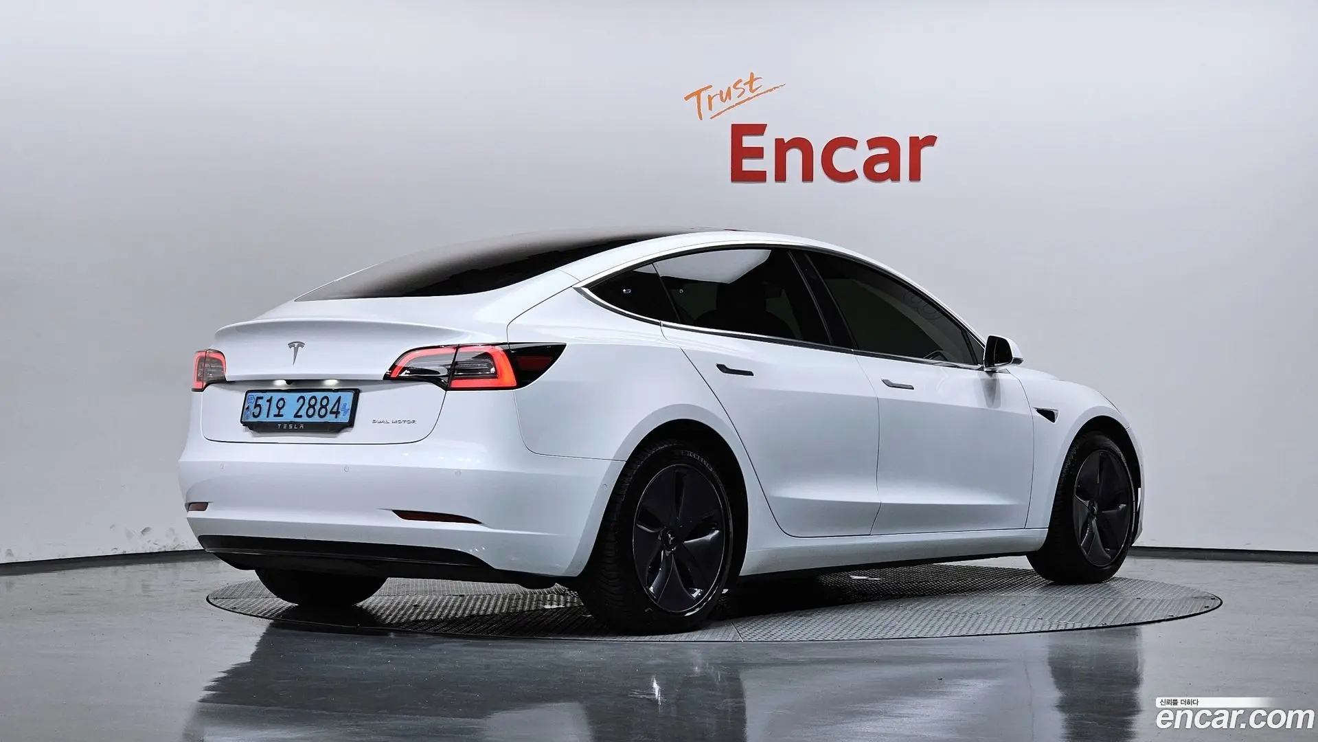 Main__Slider__Photo:Model 3 Tesla 2019.10-1