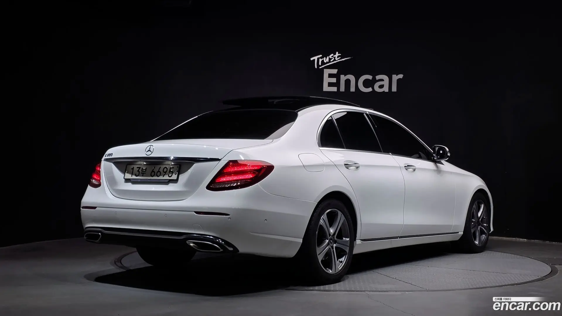 Main__Slider__Photo:E-Class Mercedes-Benz 2018.11-1