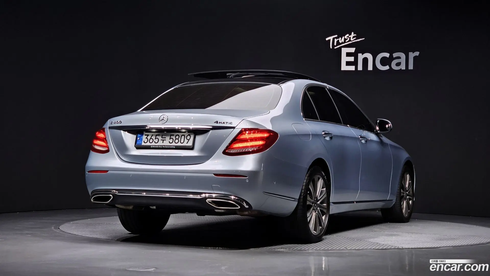Main__Slider__Photo:E-Class Mercedes-Benz 2018.0-1