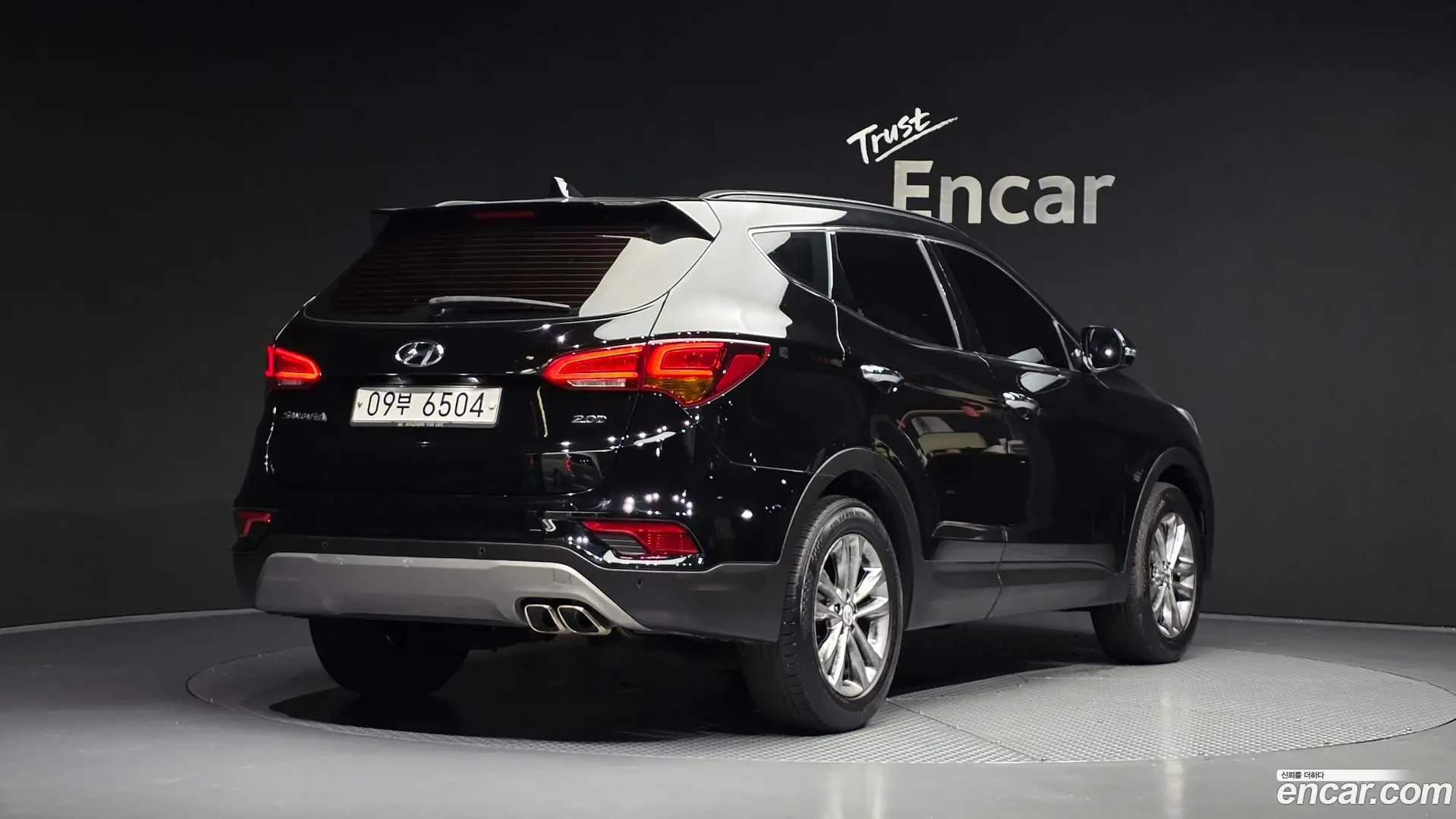 Main__Slider__Photo:Santafe Hyundai 2017.11-1
