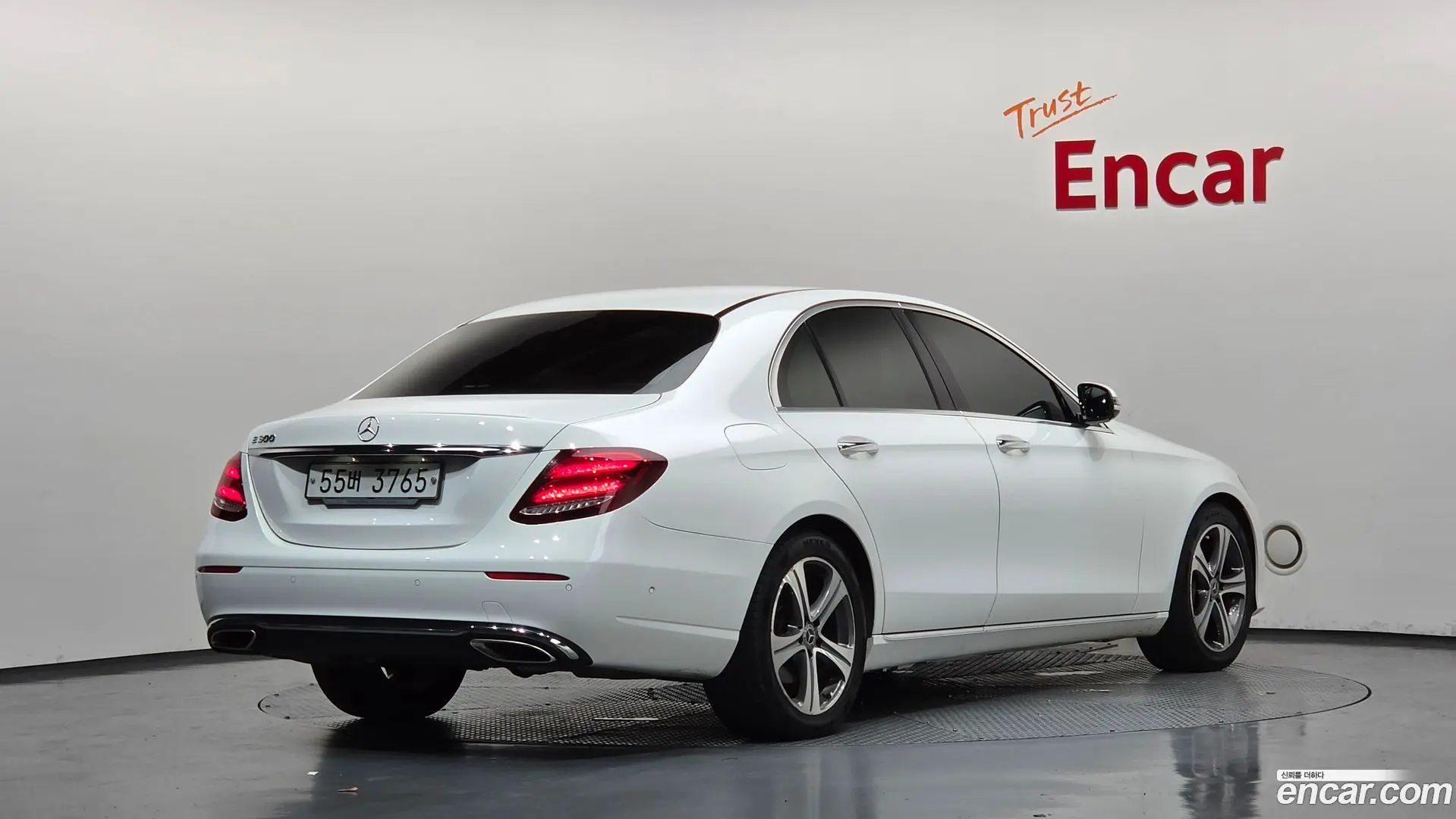 Main__Slider__Photo:E-Class Mercedes-Benz 2018.9-1