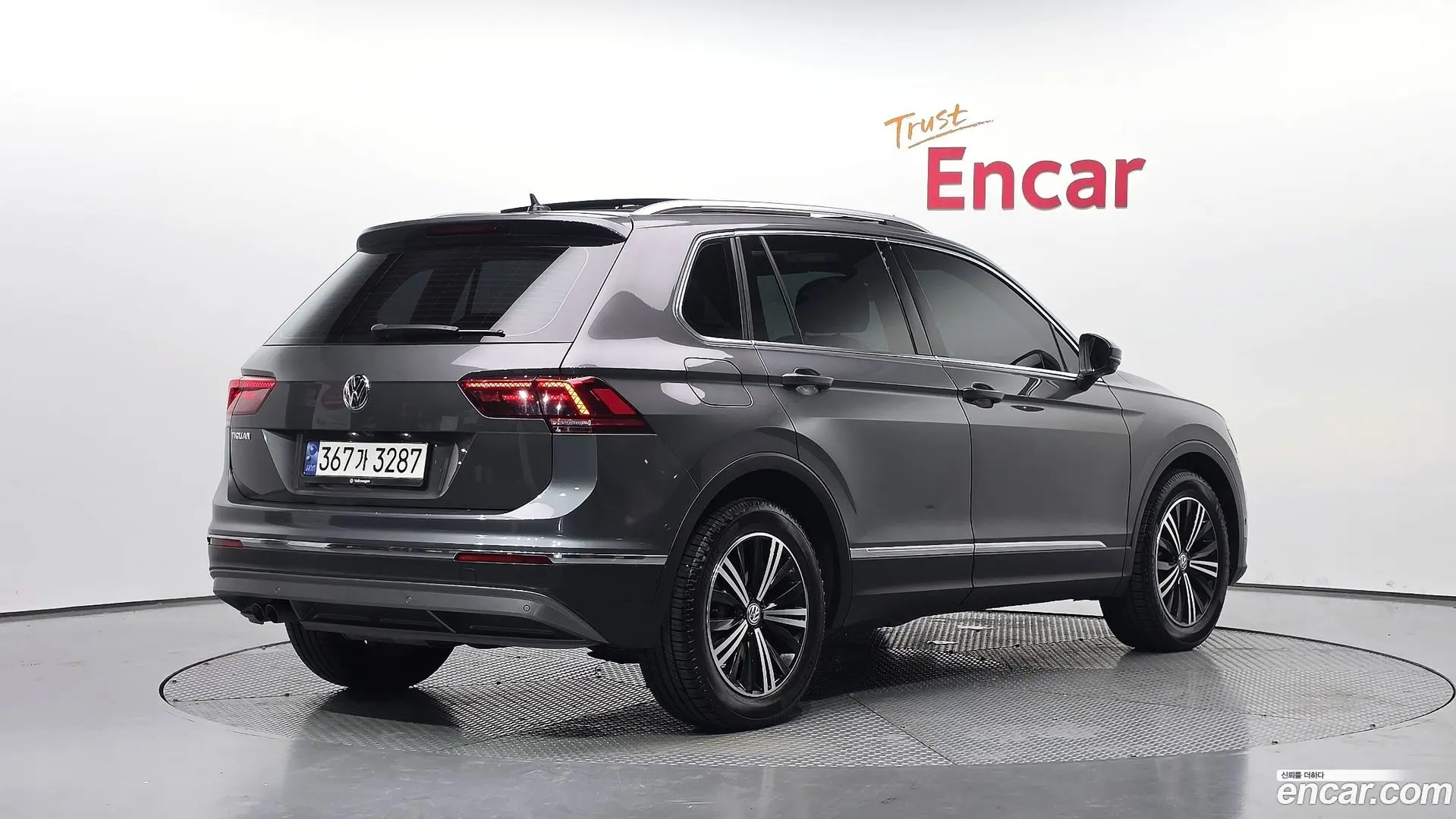 Main__Slider__Photo:Tiguan Volkswagen 2020.9-1