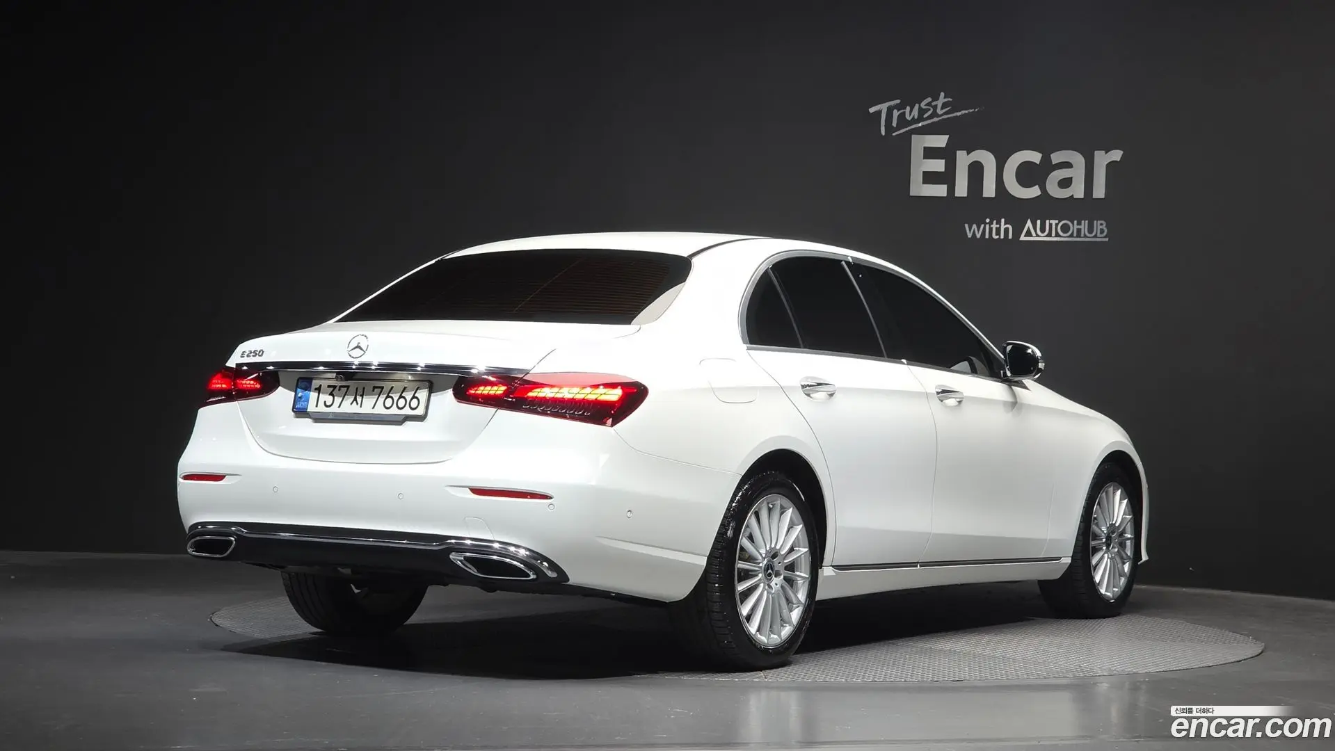 Main__Slider__Photo:E-Class Mercedes-Benz 2022.1-1