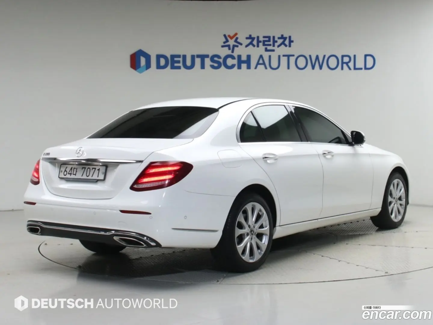 Main__Slider__Photo:E-Class Mercedes-Benz 2018.10-1