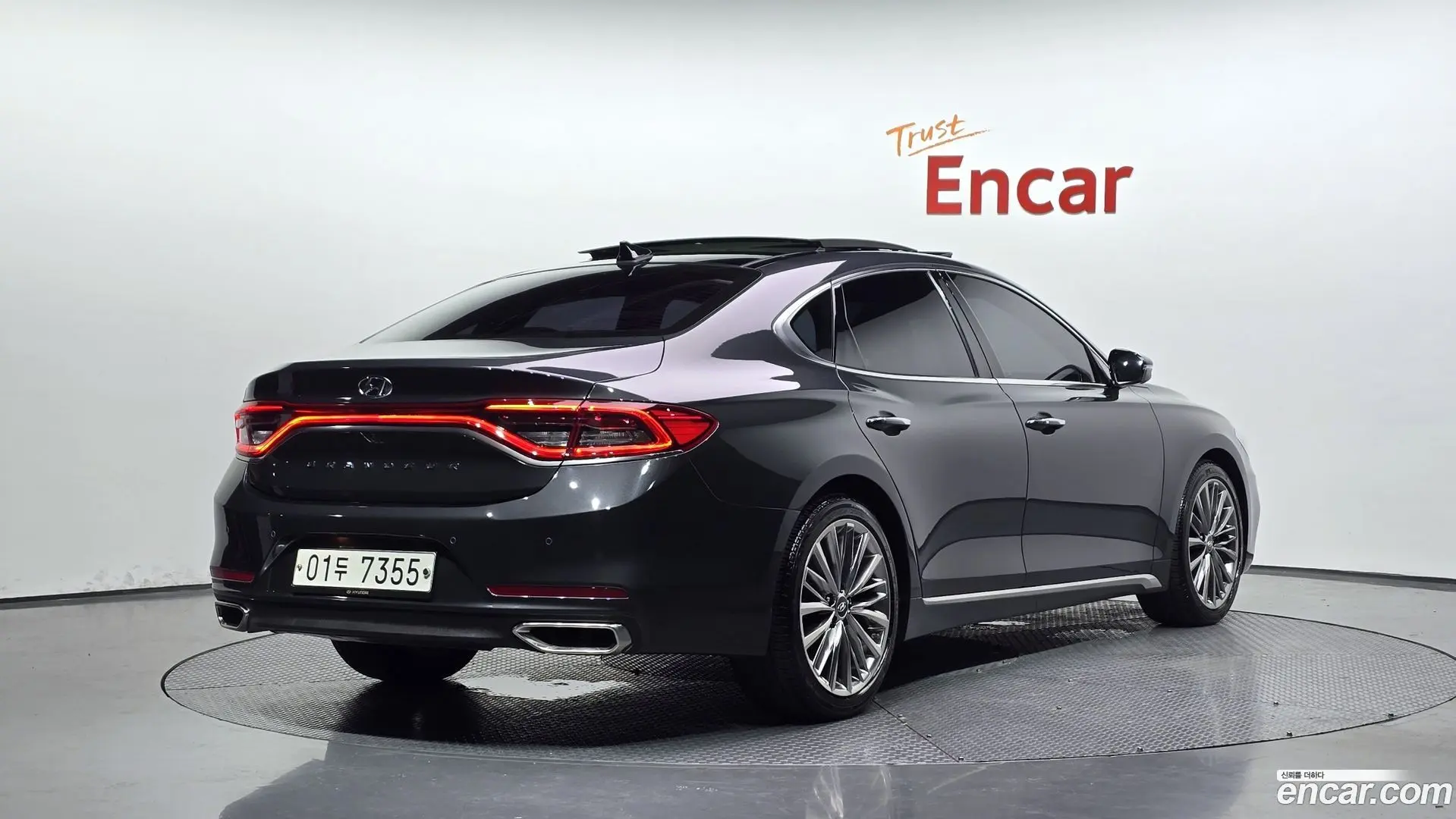 Main__Slider__Photo:Grandeur Hyundai 2017.10-1