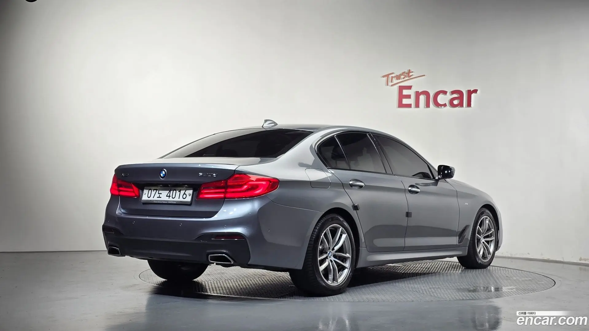 Main__Slider__Photo:5-Series BMW 2017.2-1