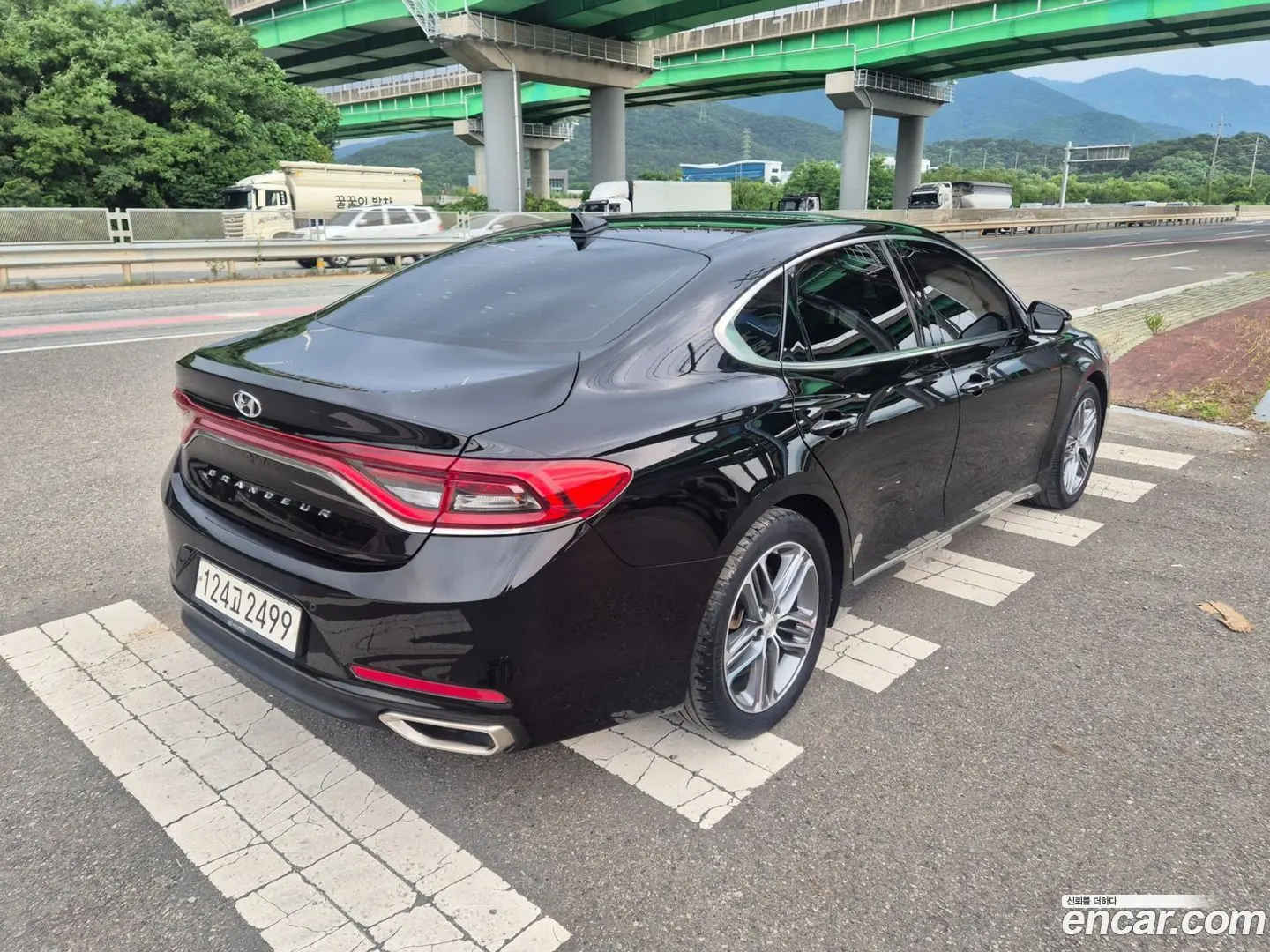 Main__Slider__Photo:Grandeur Hyundai 2019.1-1