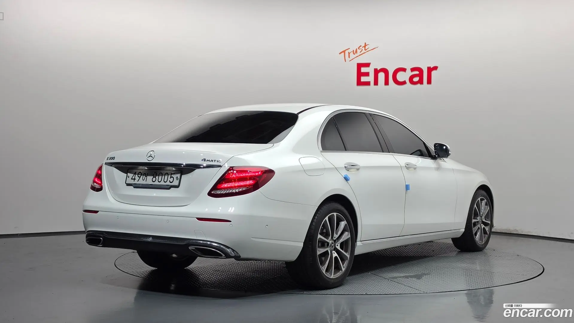 Main__Slider__Photo:E-Class Mercedes-Benz 2019.5-1