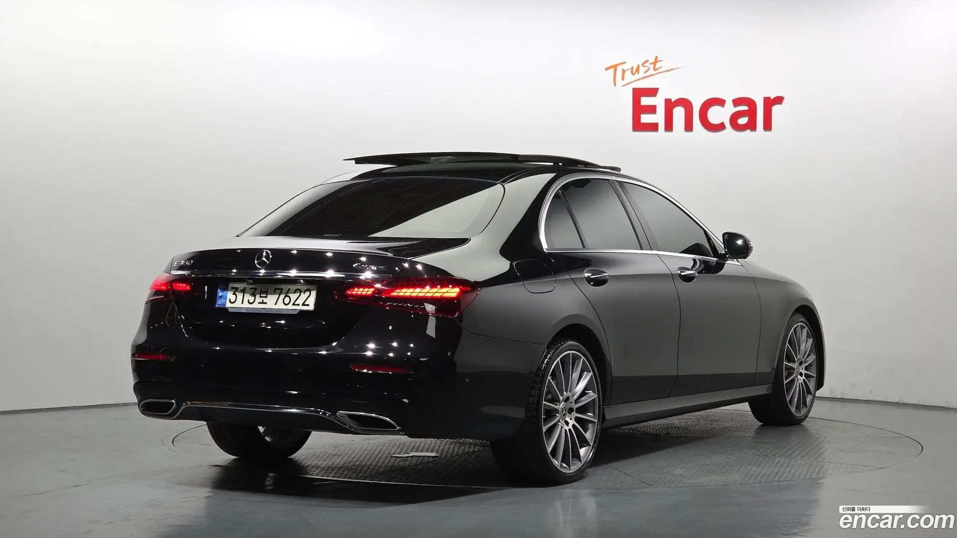 Main__Slider__Photo:E-Class Mercedes-Benz 2021.7-1