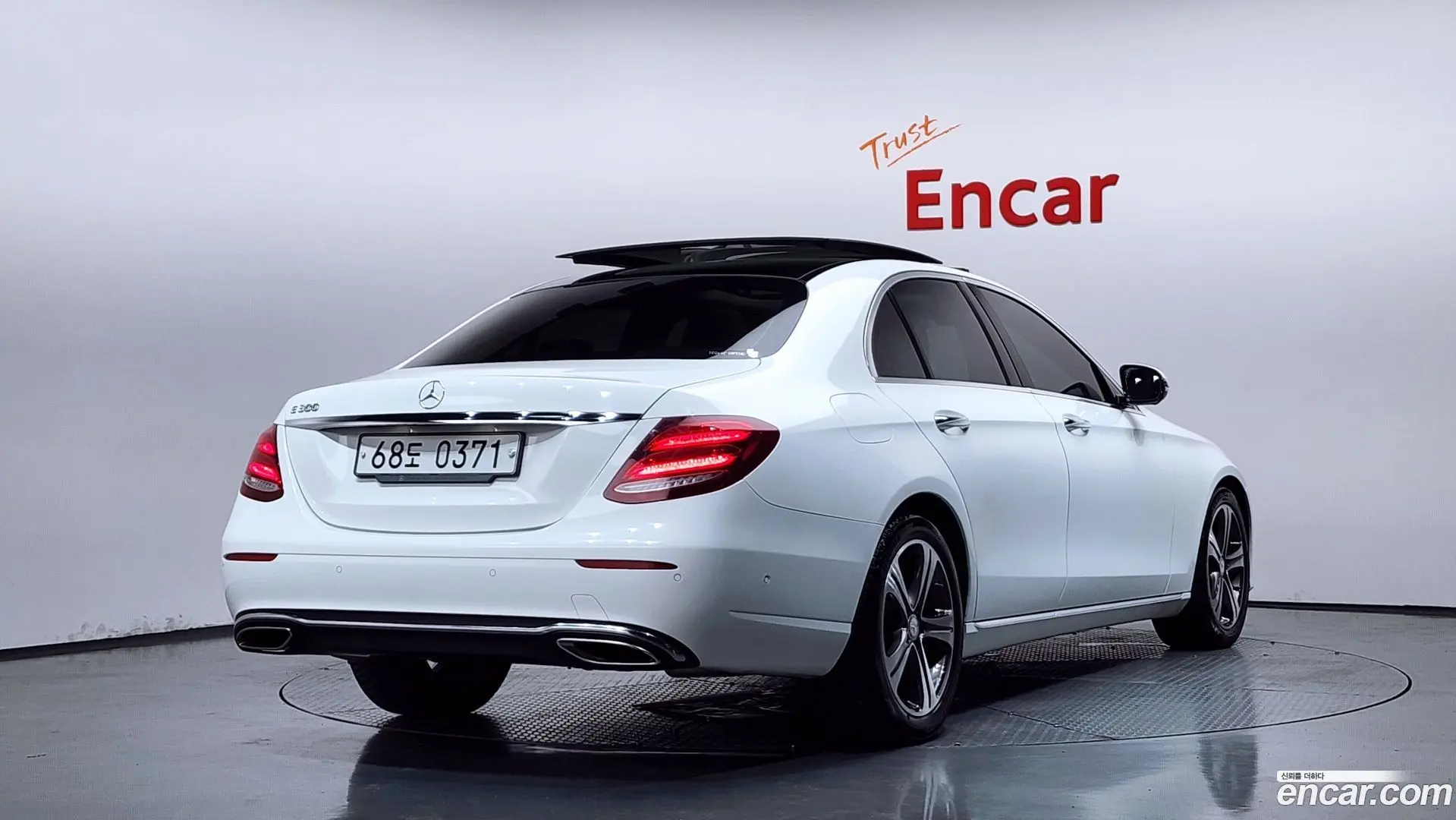 Main__Slider__Photo:E-Class Mercedes-Benz 2016.8-1