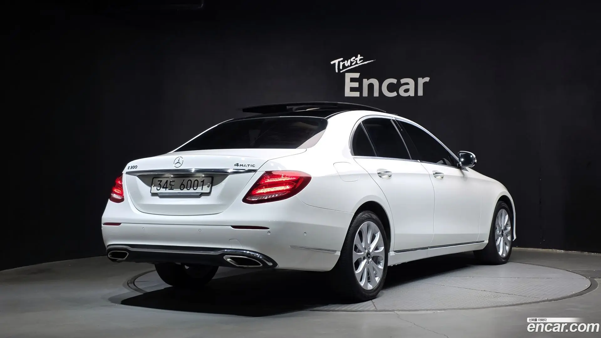 Main__Slider__Photo:E-Class Mercedes-Benz 2018.2-1