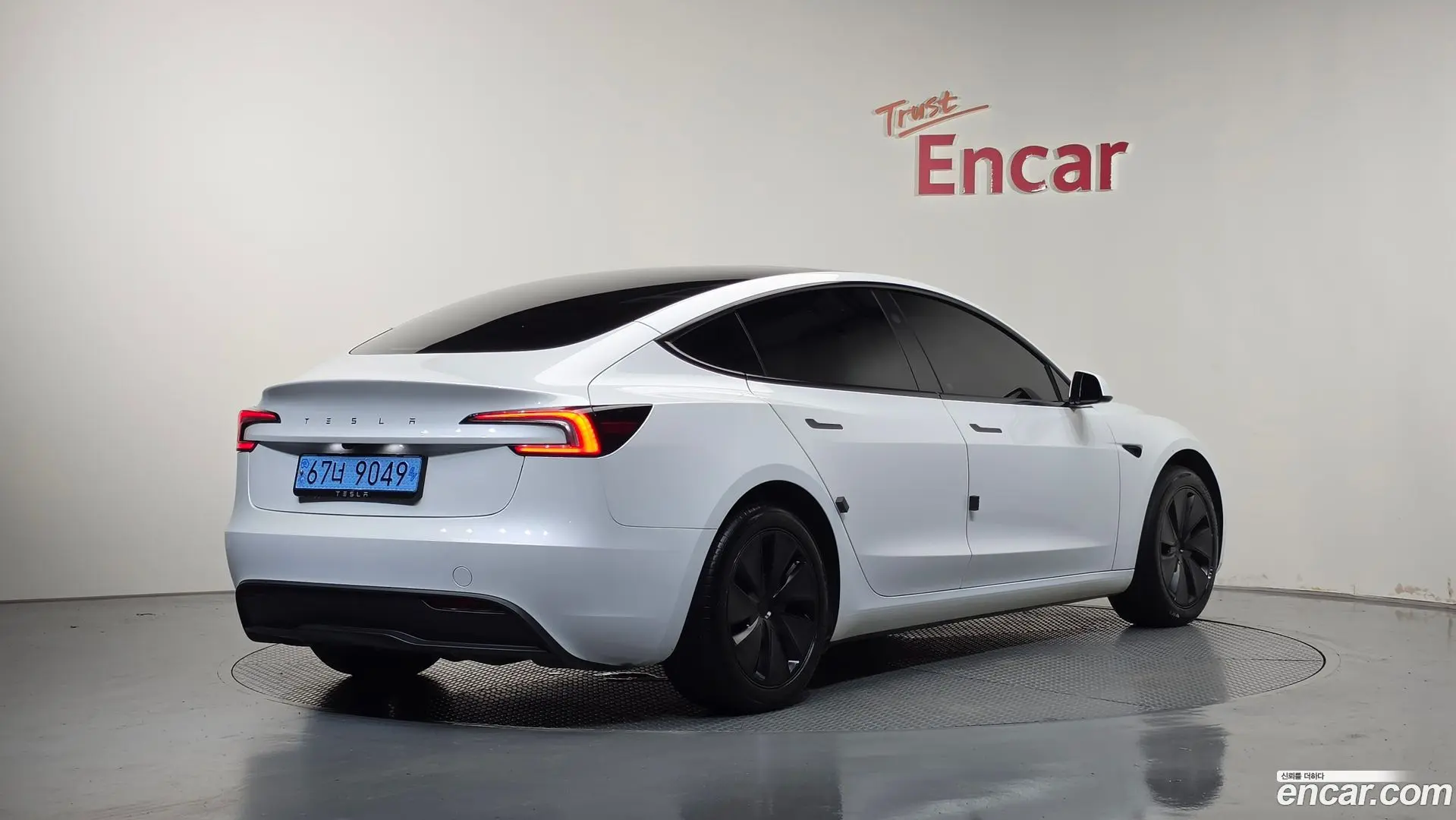 Main__Slider__Photo:Model 3 Tesla 2024.3-1