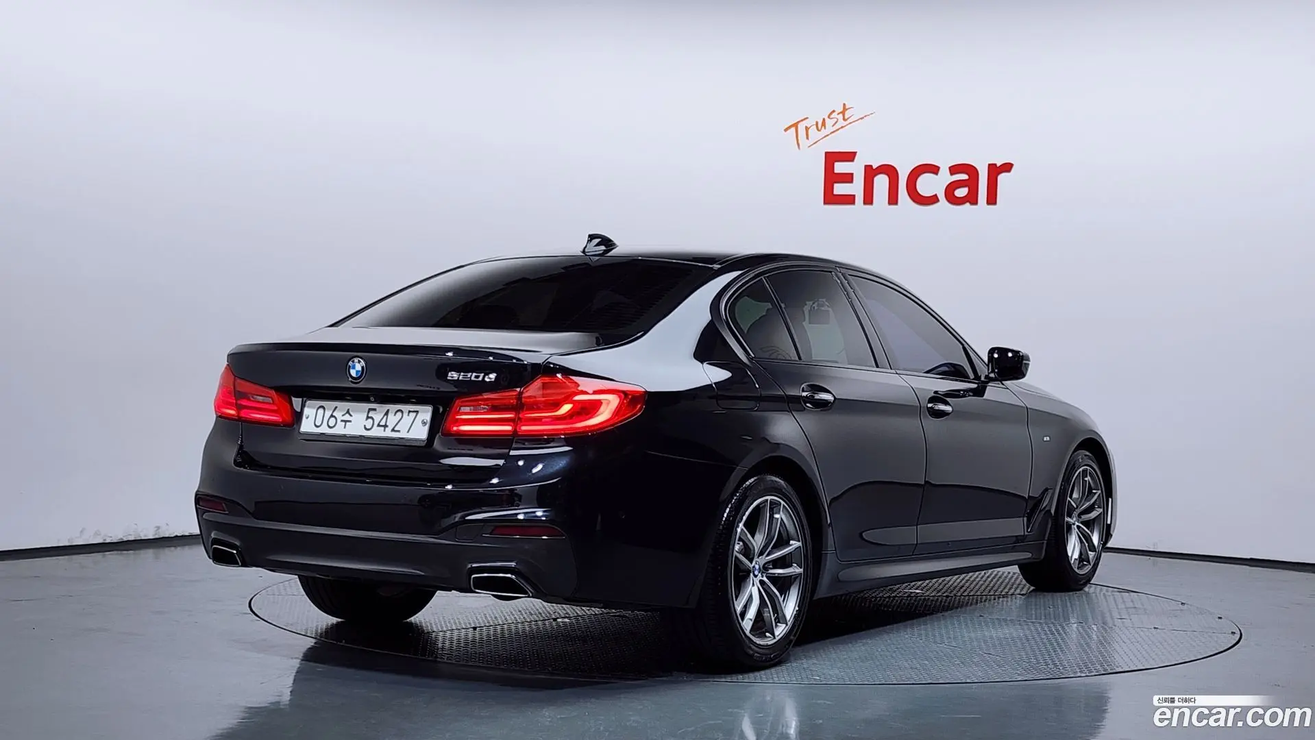 Main__Slider__Photo:5-Series BMW 2017.8-1