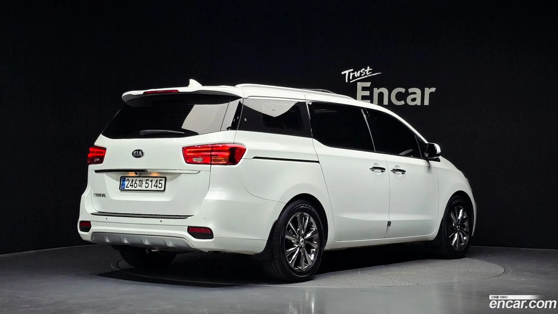 Main__Slider__Photo:Canival Kia 2018.6-1
