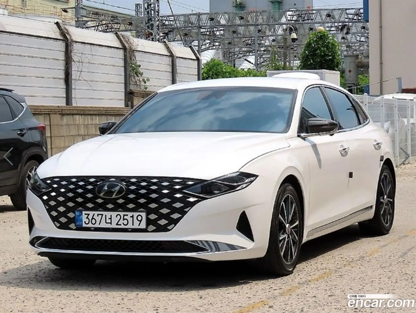 Main__Slider__Photo:Grandeur Hyundai 2022.6-1