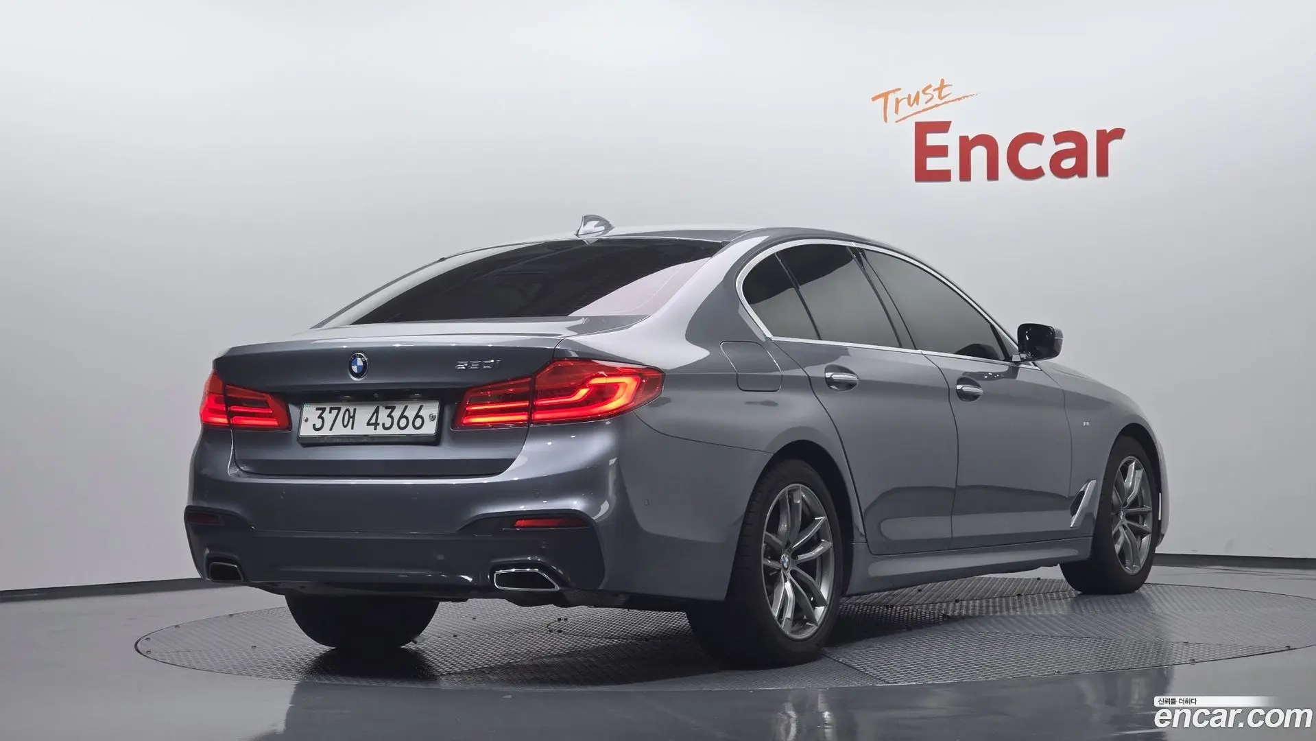 Main__Slider__Photo:5-Series BMW 2017.9-1