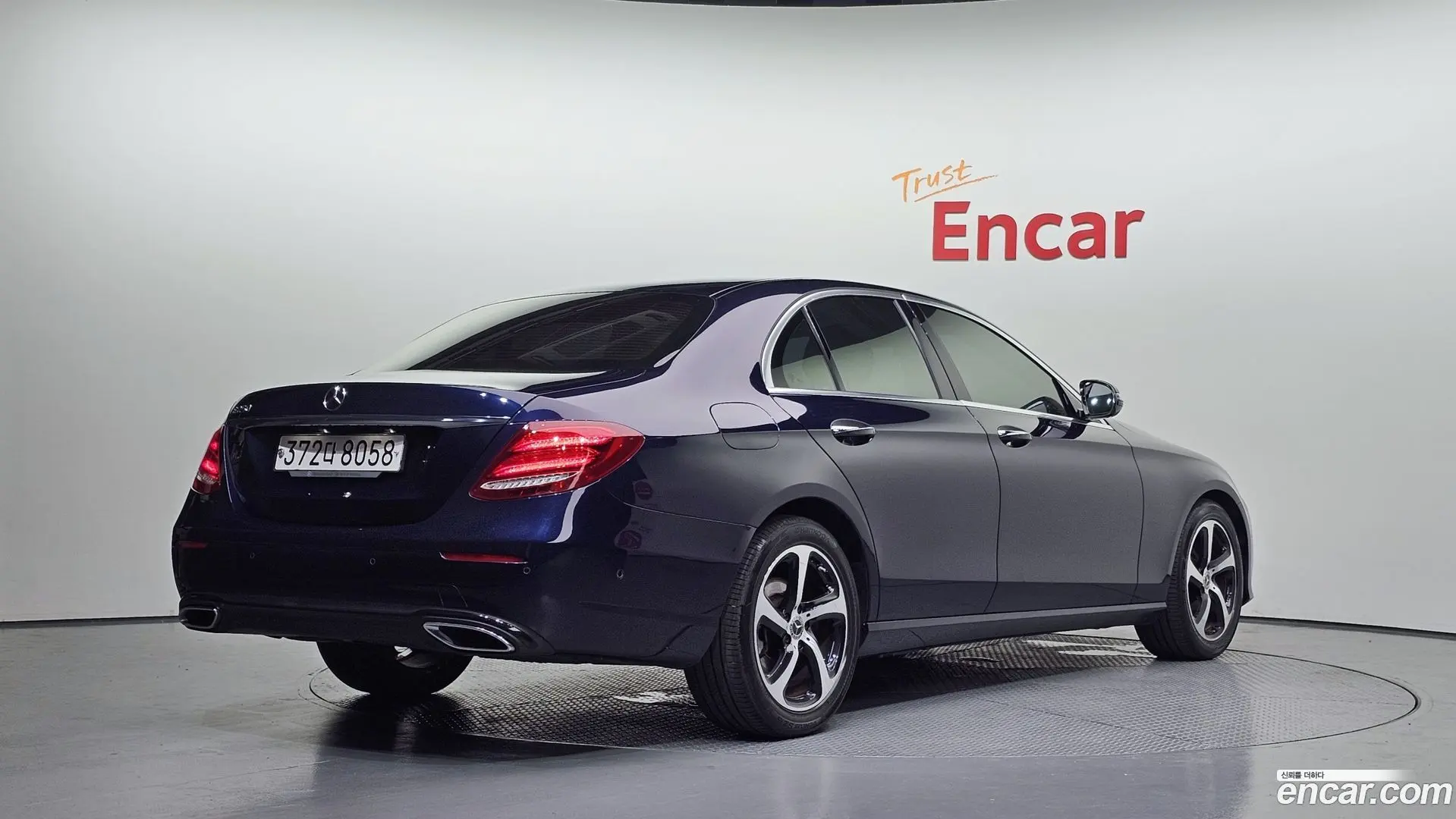 Main__Slider__Photo:E-Class Mercedes-Benz 2020.5-1