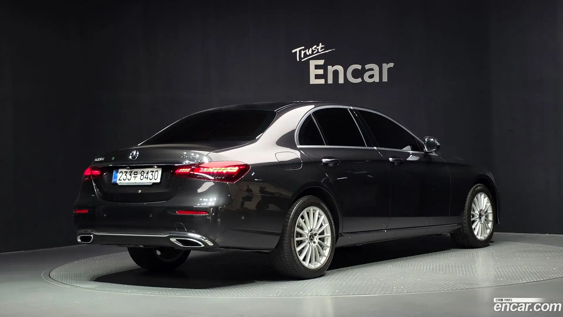 Main__Slider__Photo:E-Class Mercedes-Benz 2021.0-1