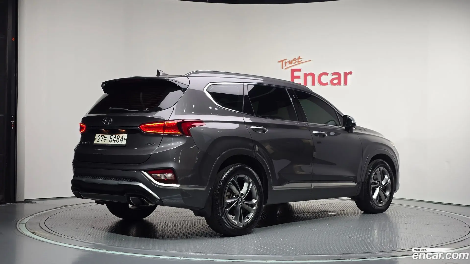 Main__Slider__Photo:Santafe Hyundai 2018.5-1