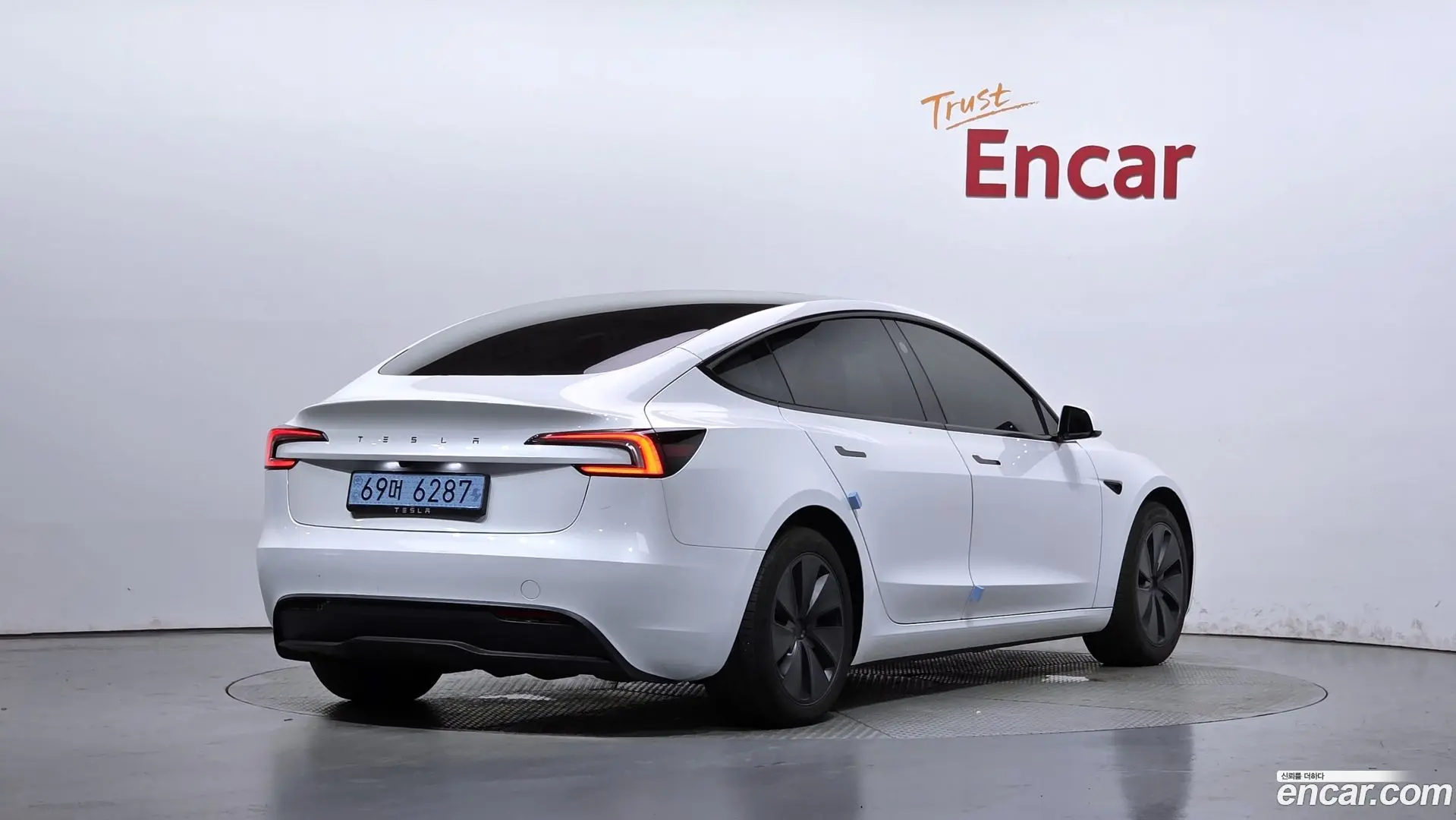 Main__Slider__Photo:Model 3 Tesla 2025.7-1