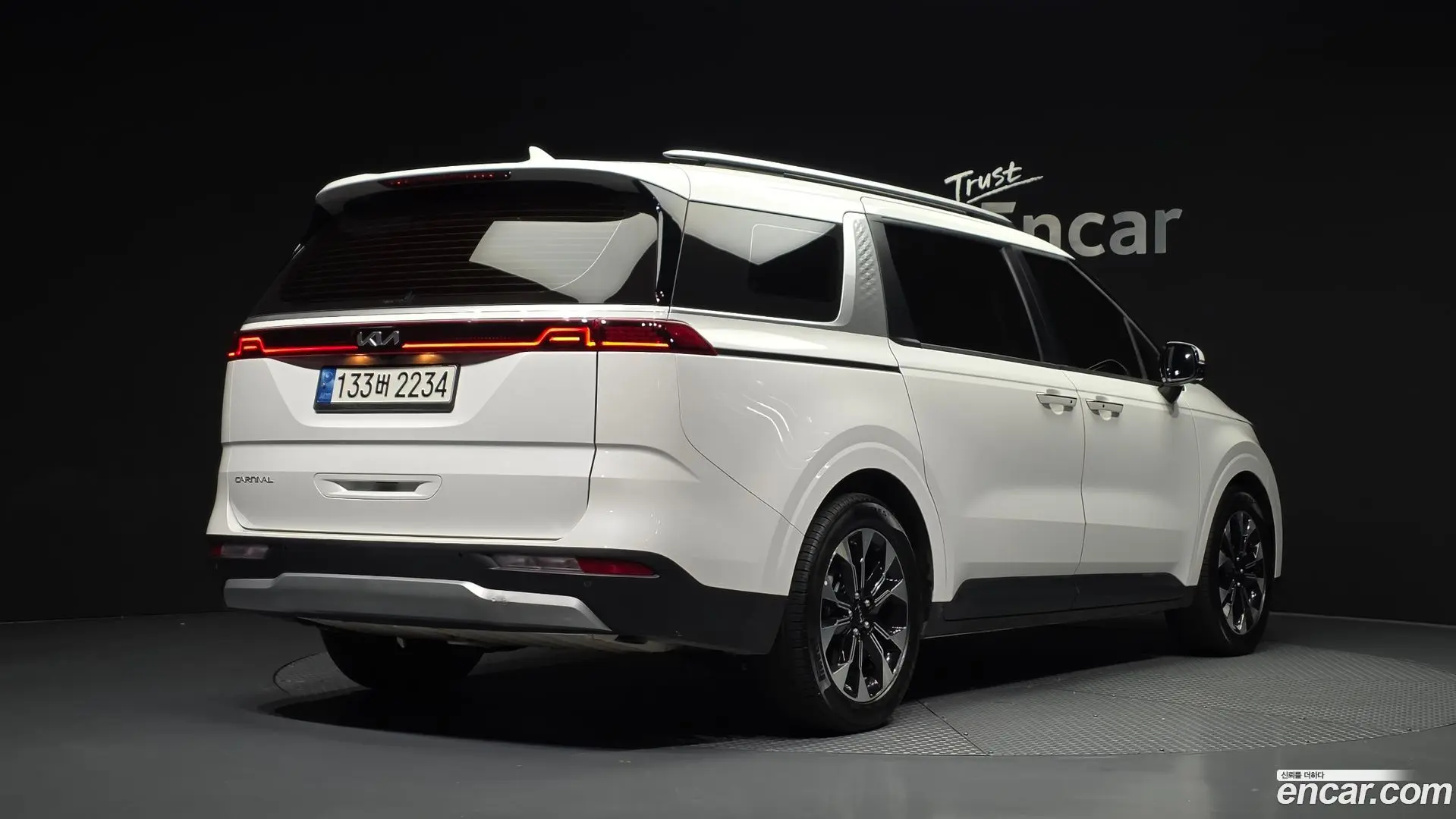 Main__Slider__Photo:Canival Kia 2023.0-1
