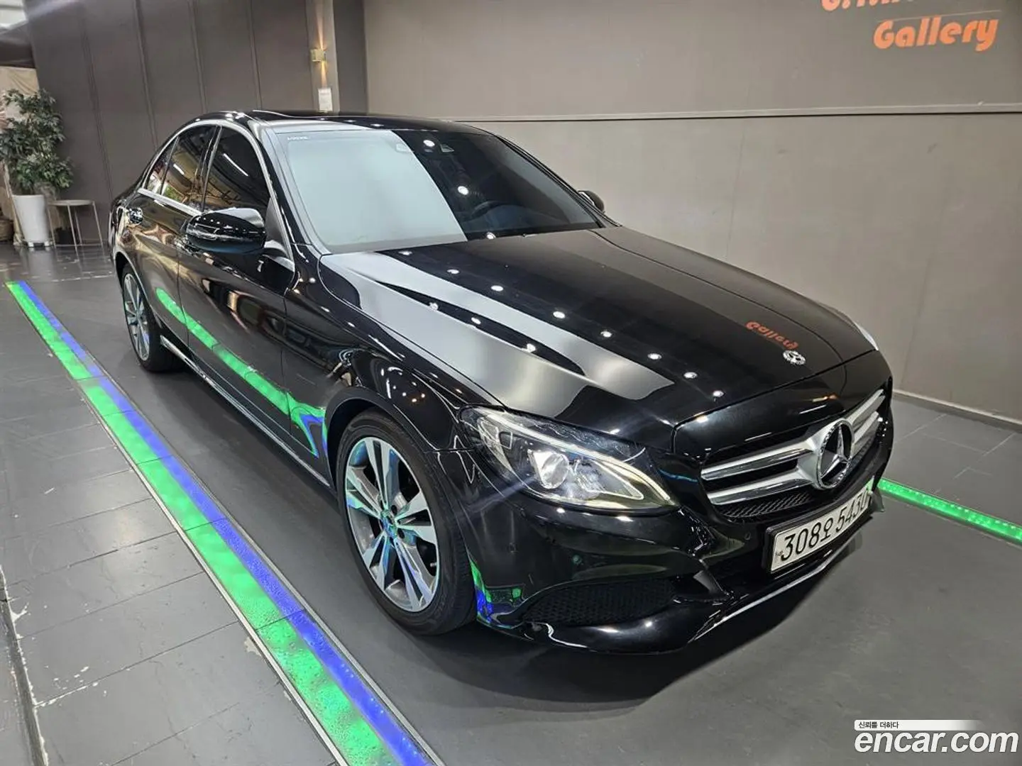 Main__Slider__Photo:C-Class Mercedes-Benz 2018.8-1
