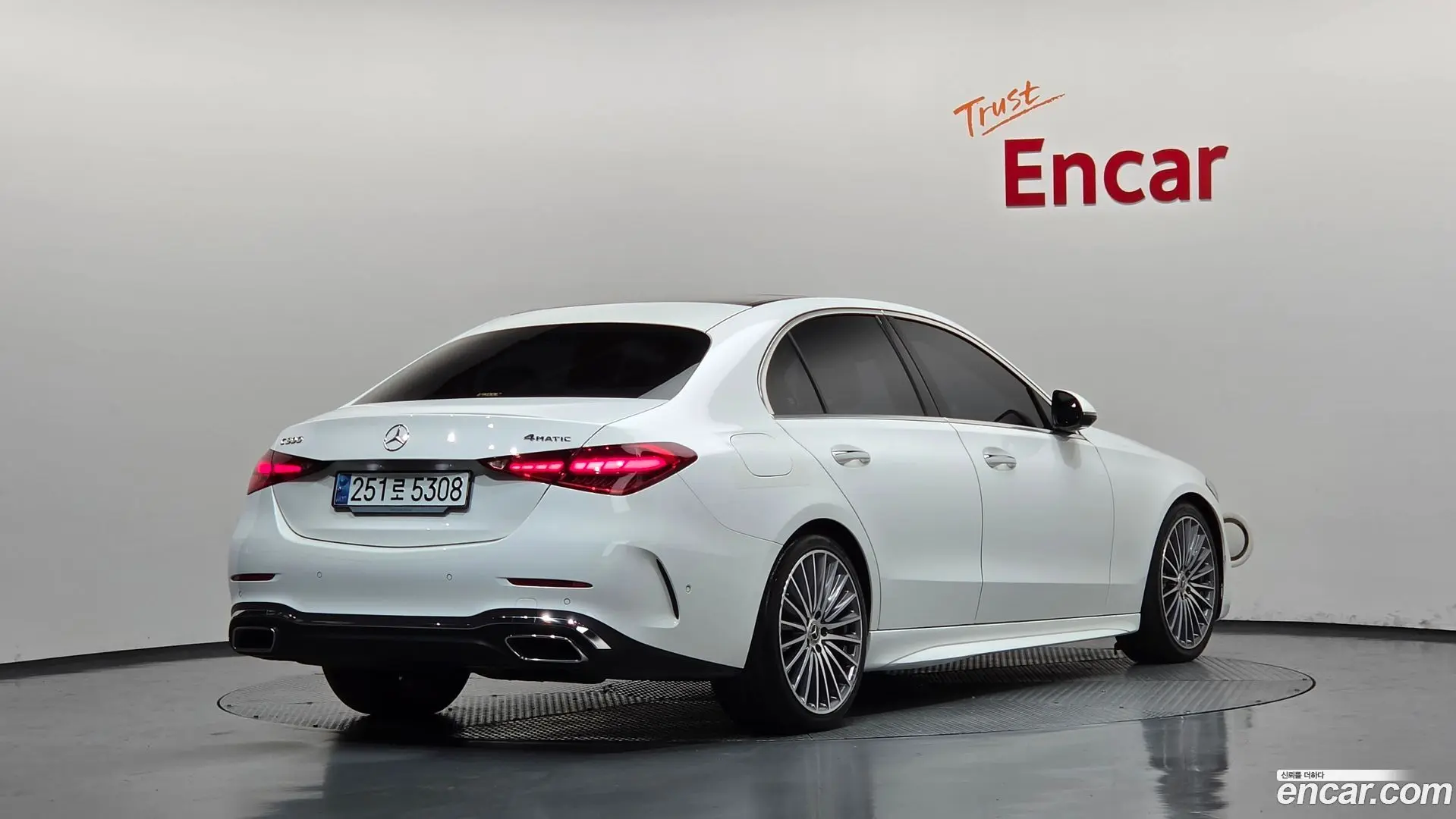 Main__Slider__Photo:C-Class Mercedes-Benz 2023.11-1