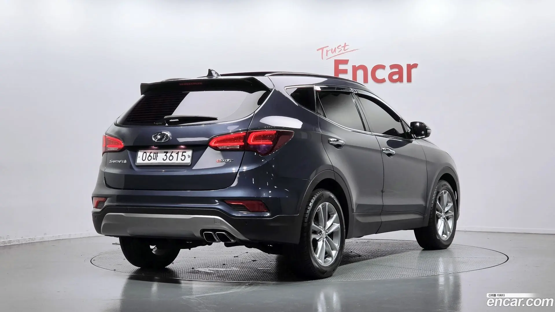 Main__Slider__Photo:Santafe Hyundai 2017.0-1