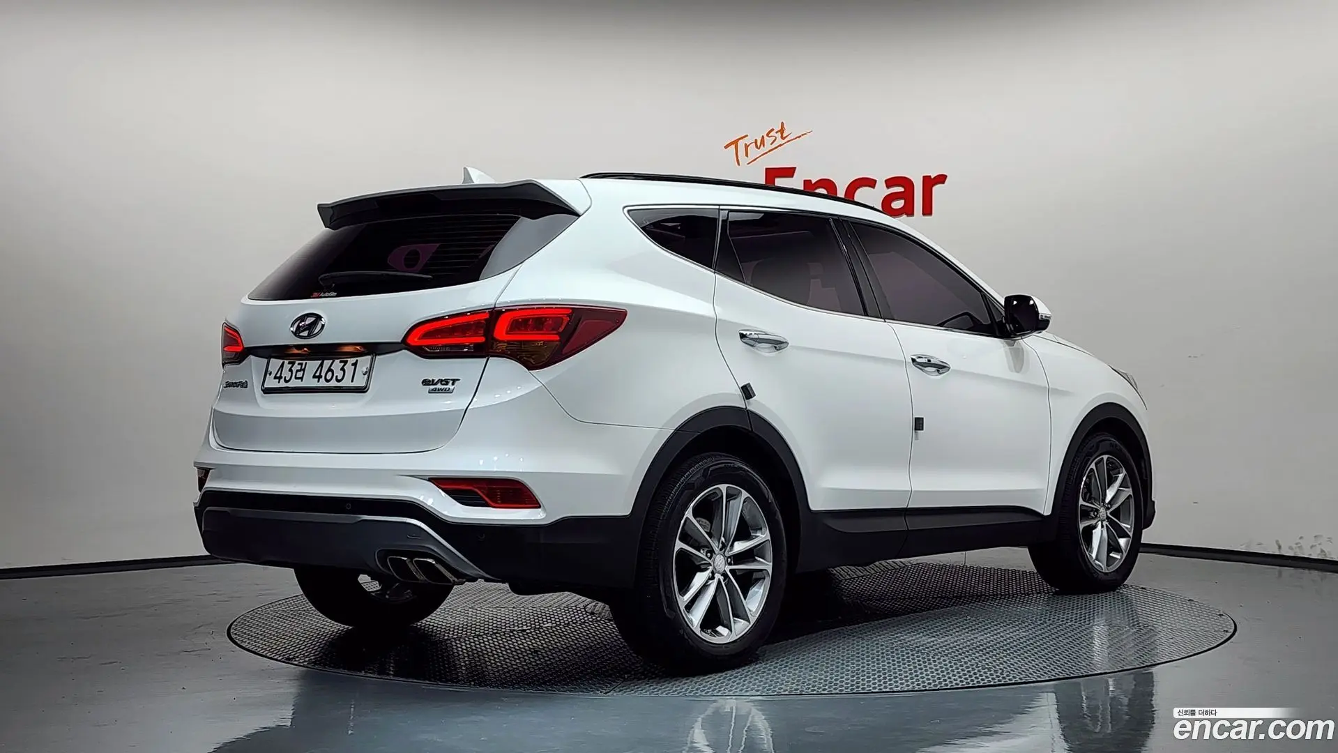 Main__Slider__Photo:Santafe Hyundai 2015.8-1
