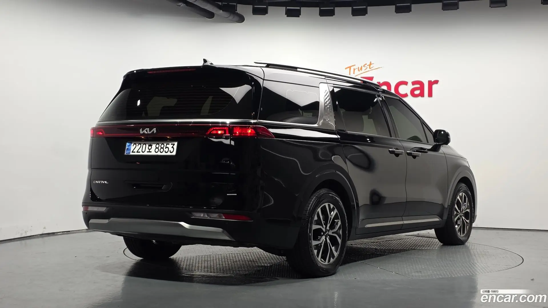 Main__Slider__Photo:Canival Kia 2023.8-1