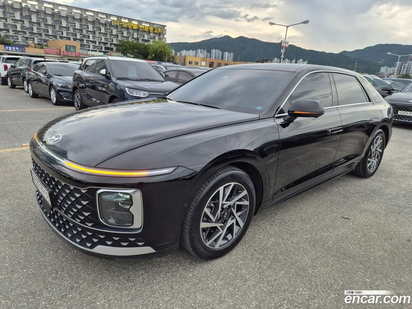 Main__Slider__Photo:Grandeur Hyundai 2023.5-1
