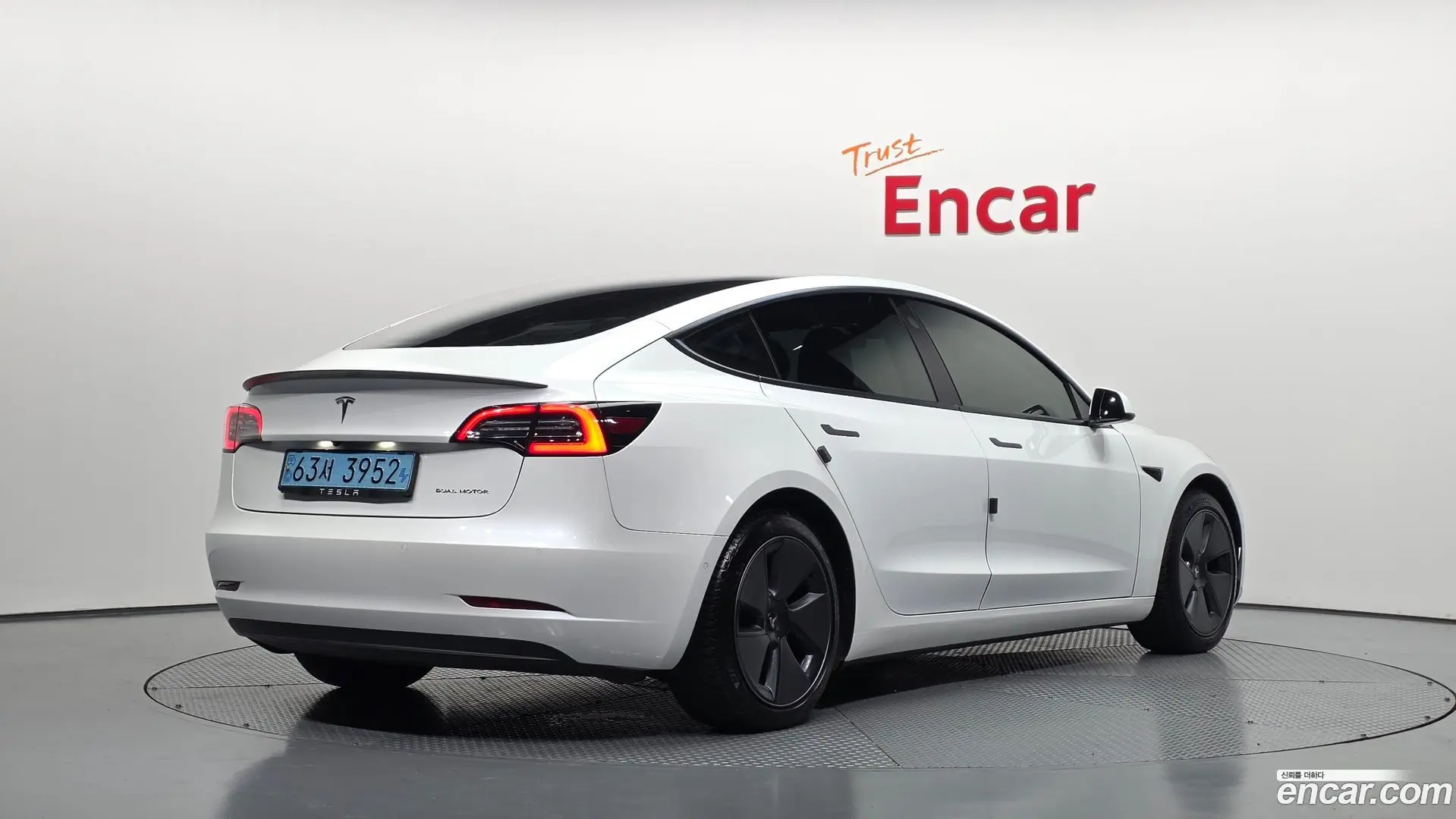 Main__Slider__Photo:Model 3 Tesla 2021.2-1