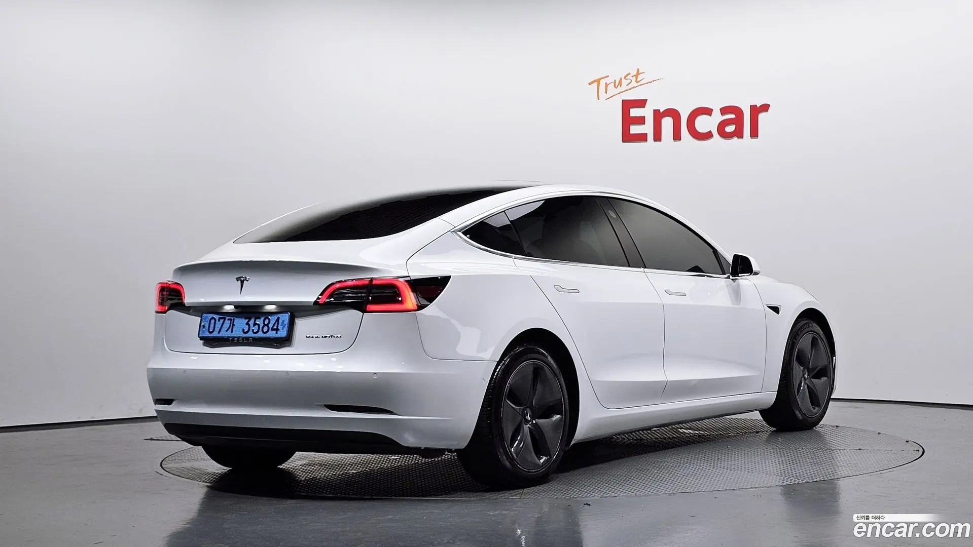 Main__Slider__Photo:Model 3 Tesla 2020.7-1