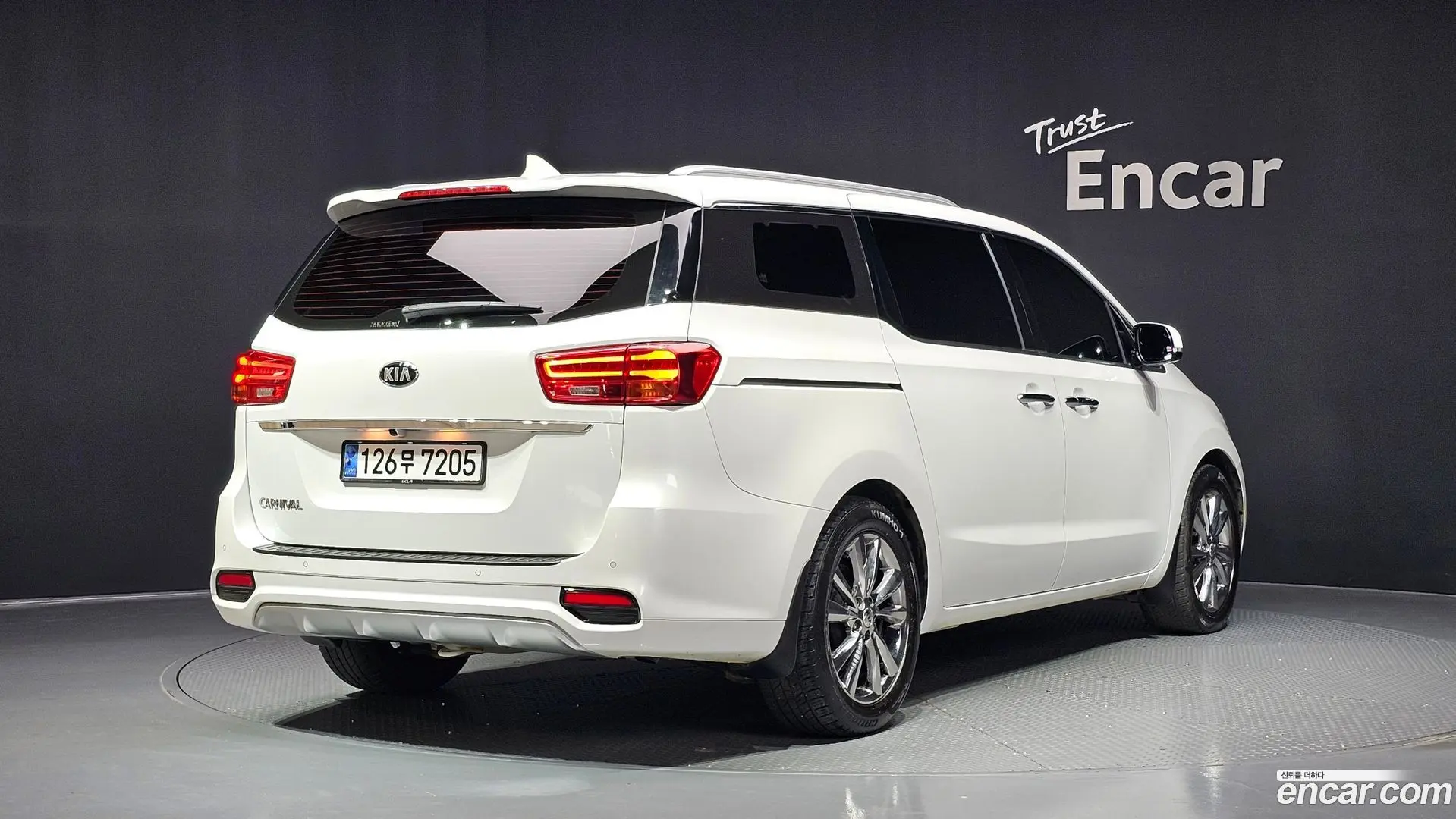 Main__Slider__Photo:Canival Kia 2019.1-1