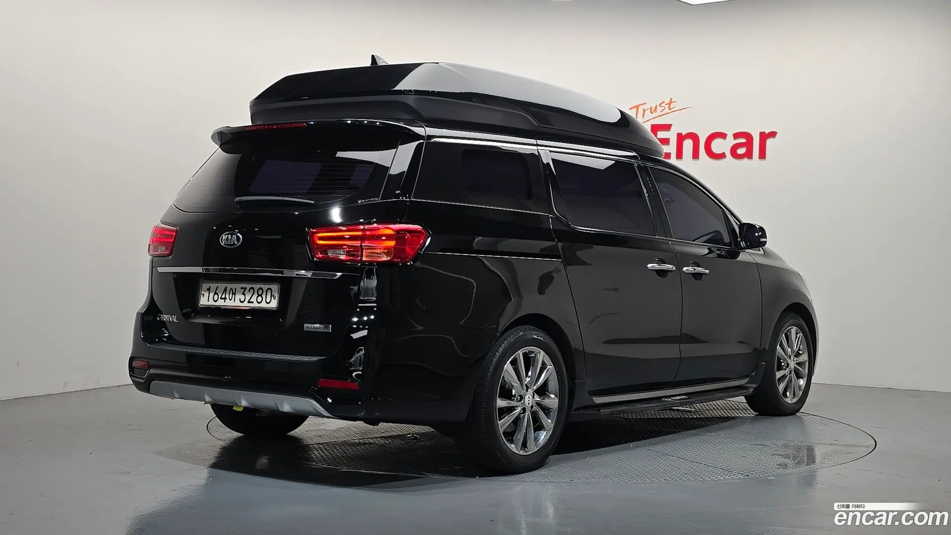 Main__Slider__Photo:Canival Kia 2019.0-1
