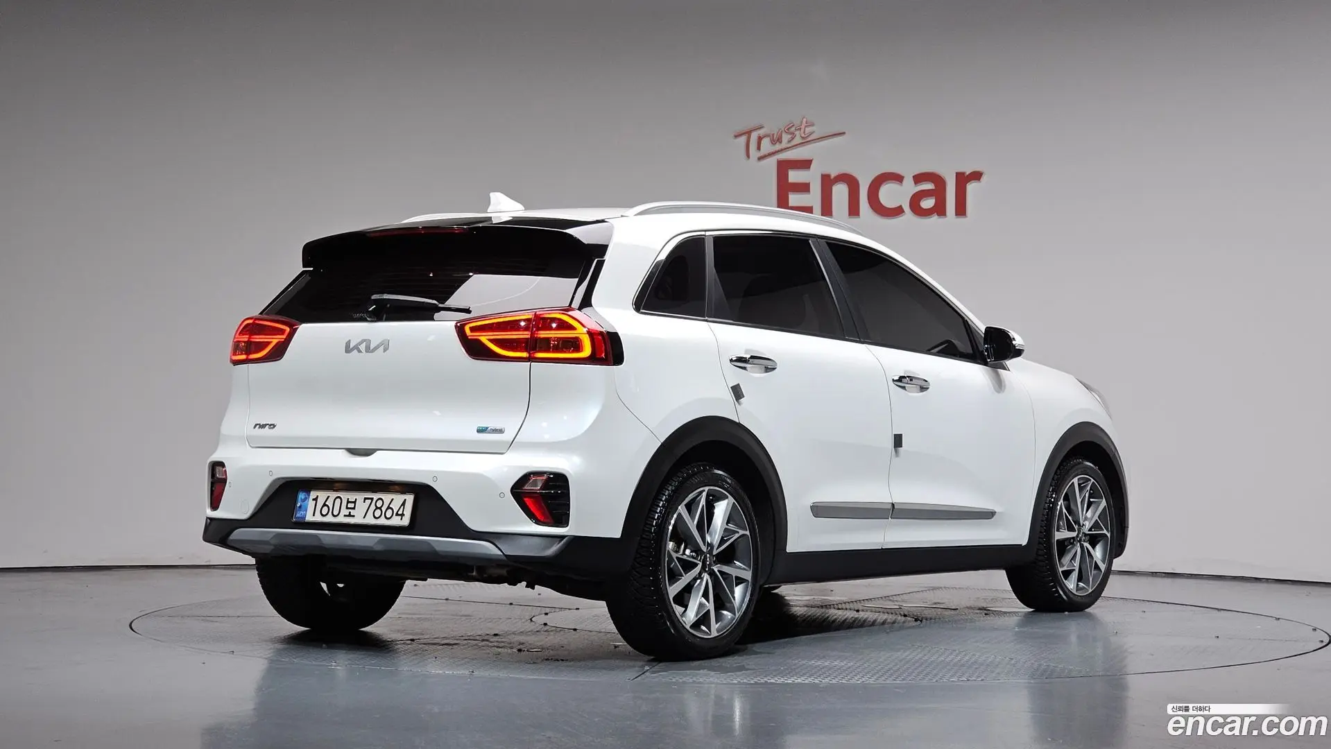 Main__Slider__Photo:Niro Kia 2021.10-1