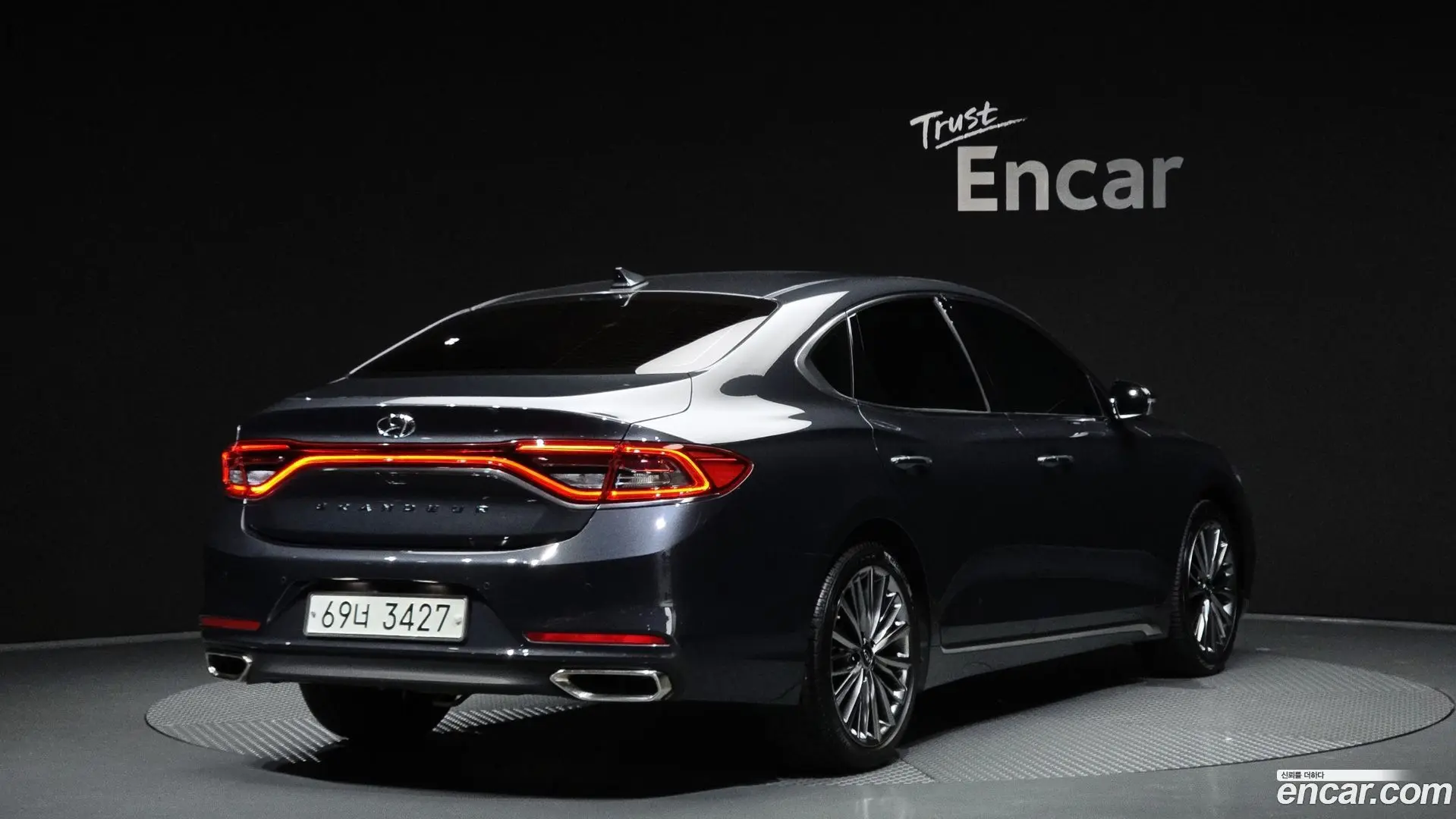 Main__Slider__Photo:Grandeur Hyundai 2018.10-1