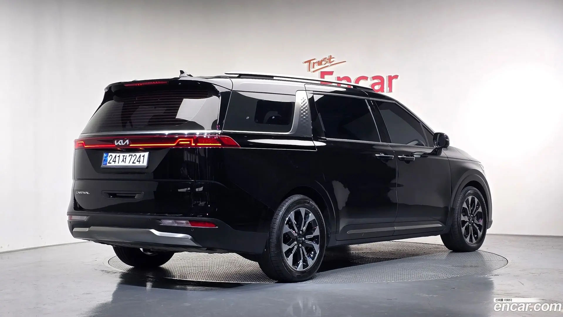 Main__Slider__Photo:Canival Kia 2022.0-1