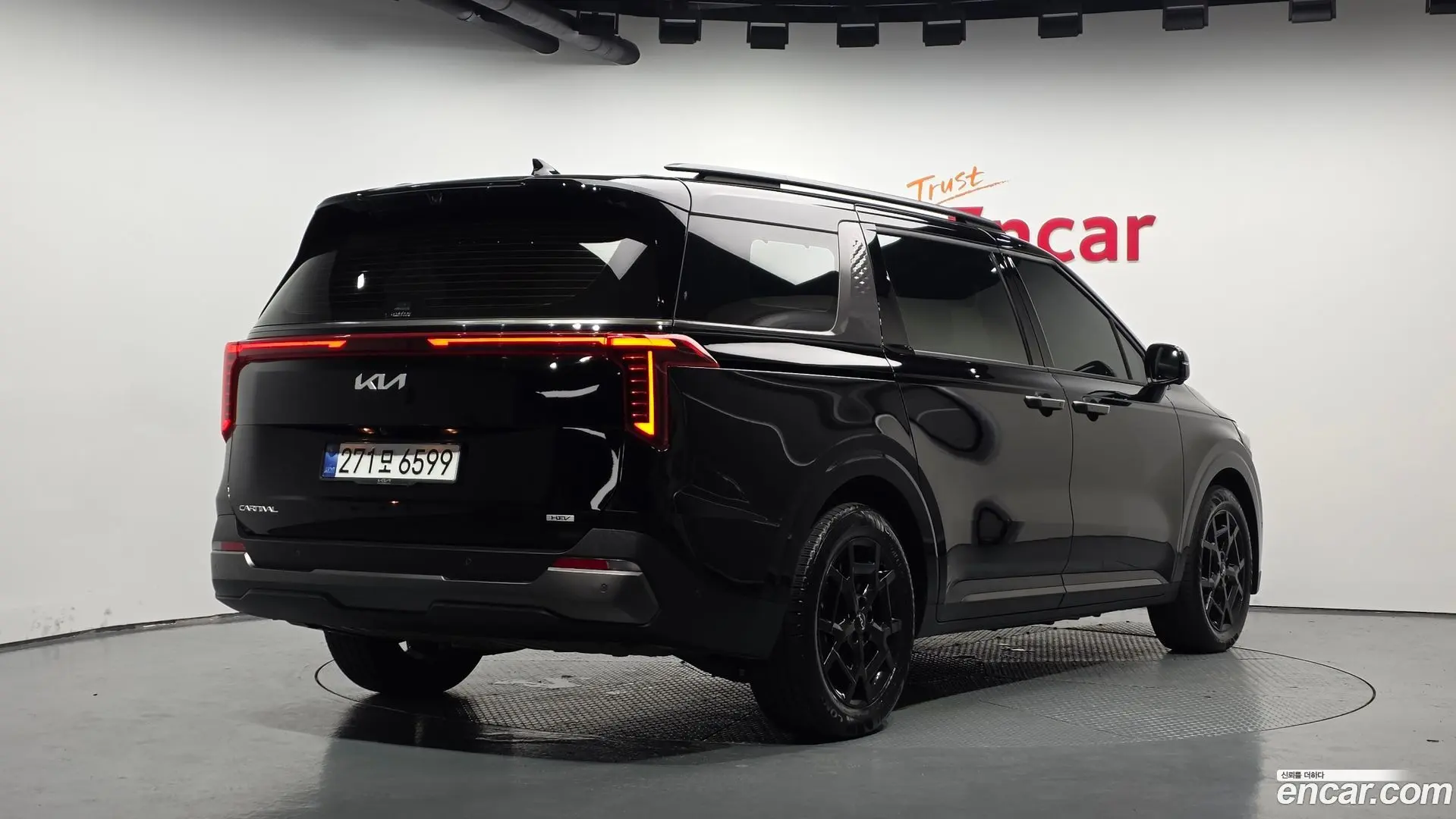 Main__Slider__Photo:Canival Kia 2025.3-1