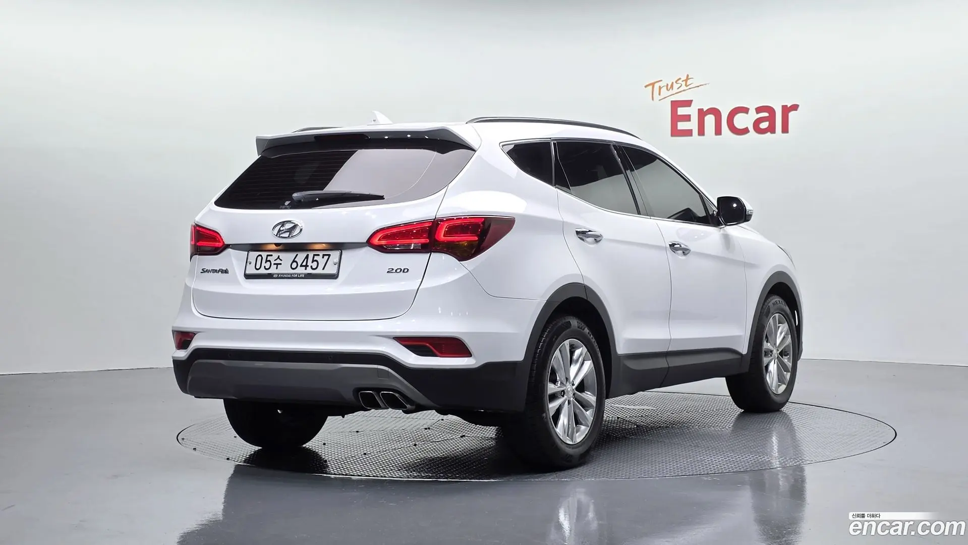 Main__Slider__Photo:Santafe Hyundai 2018.1-1
