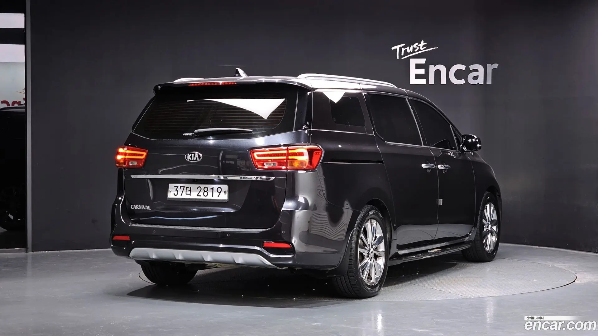 Main__Slider__Photo:Canival Kia 2018.9-1