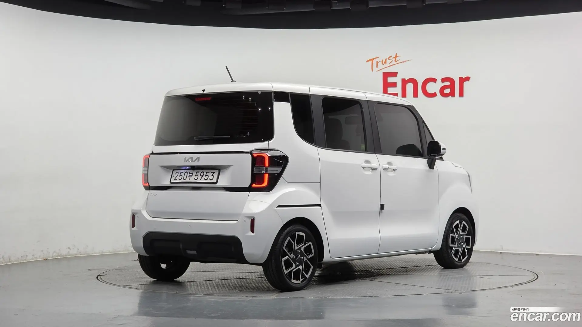 Main__Slider__Photo:RAY Kia 2022.9-1