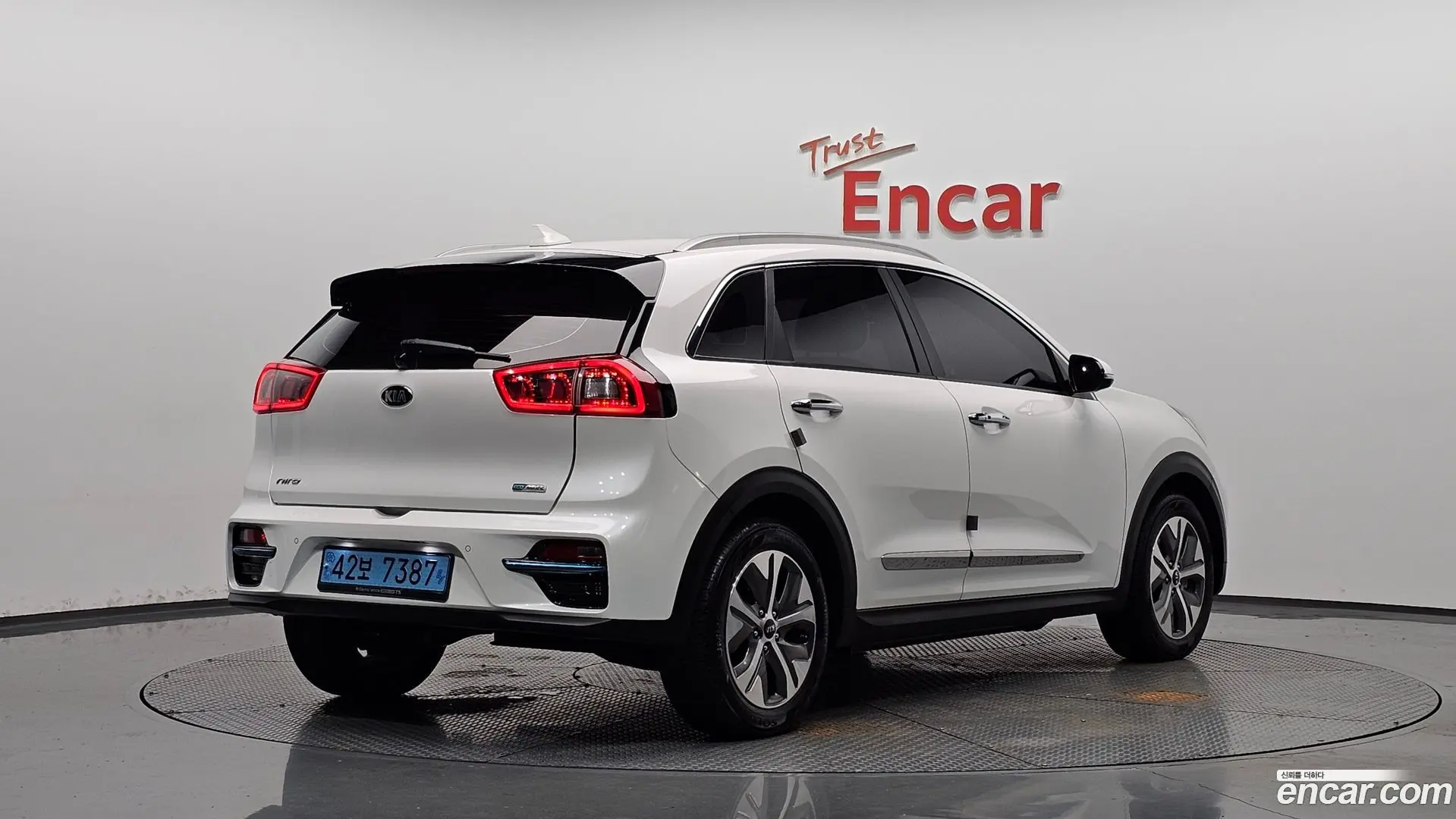 Main__Slider__Photo:Niro Kia 2019.4-1