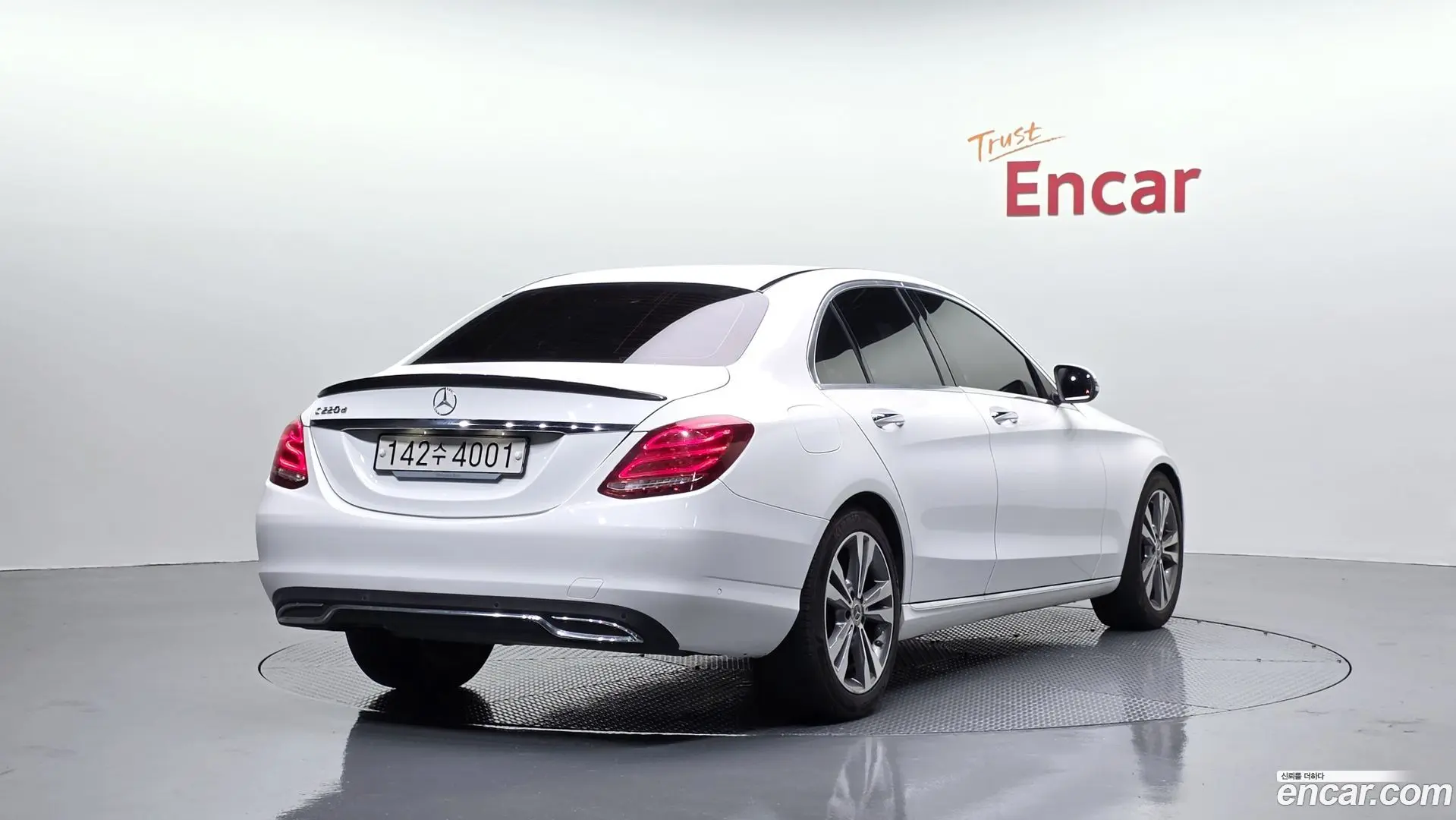 Main__Slider__Photo:C-Class Mercedes-Benz 2018.1-1