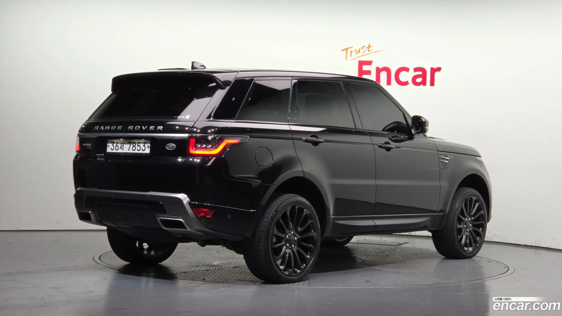 Main__Slider__Photo:Range Rover Sport Land Rover 2018.3-1
