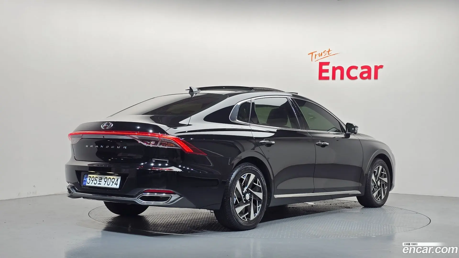 Main__Slider__Photo:Grandeur Hyundai 2022.10-1