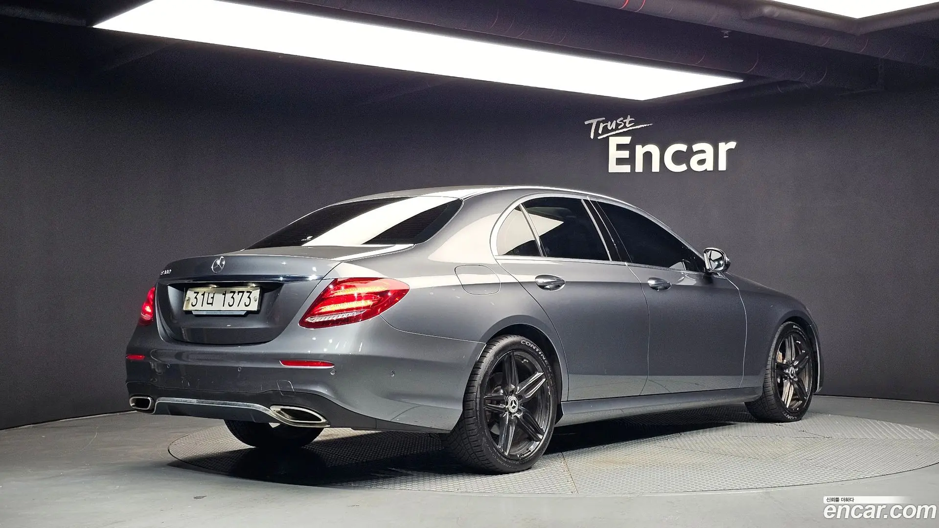 Main__Slider__Photo:E-Class Mercedes-Benz 2019.2-1