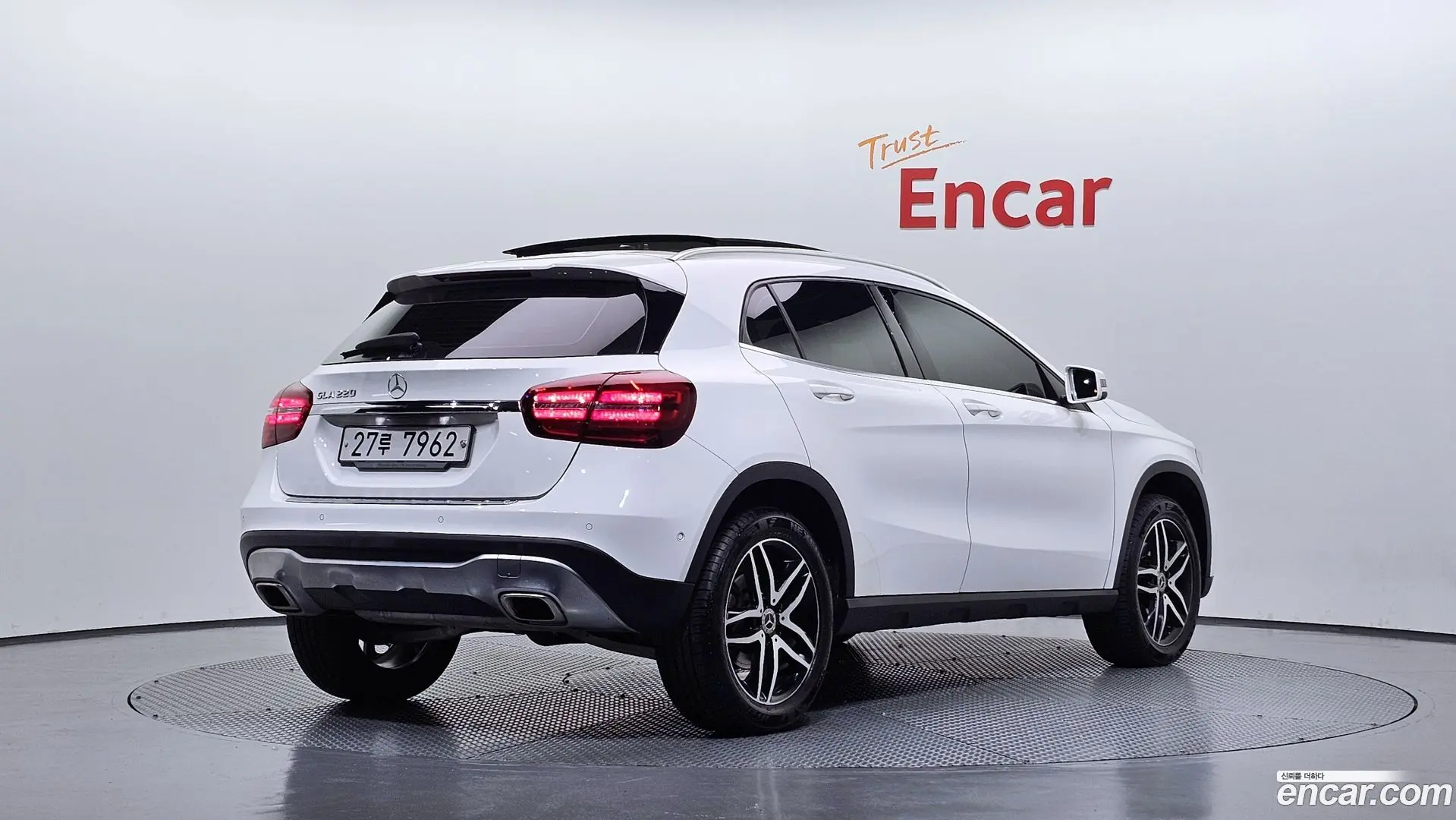 Main__Slider__Photo:GLA-Class Mercedes-Benz 2019.6-1