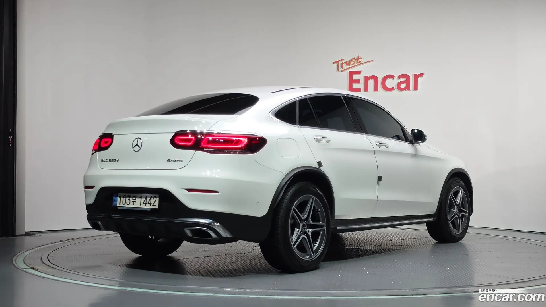 Main__Slider__Photo:GLC-Class Mercedes-Benz 2021.3-1